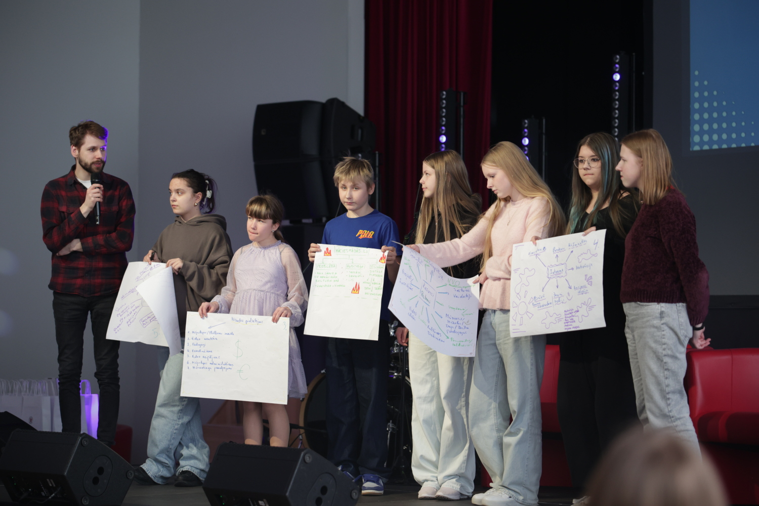 Pasniegtas "Ropažu novada Jauniešu gada balvas"