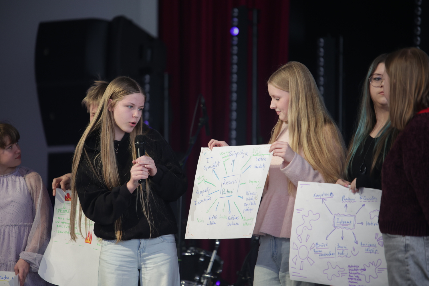 Pasniegtas "Ropažu novada Jauniešu gada balvas"