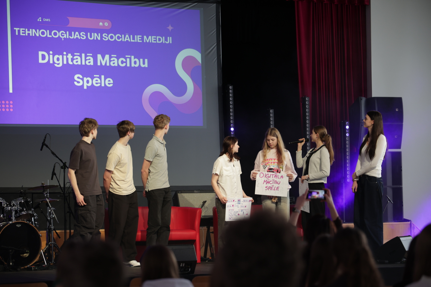 Pasniegtas "Ropažu novada Jauniešu gada balvas"