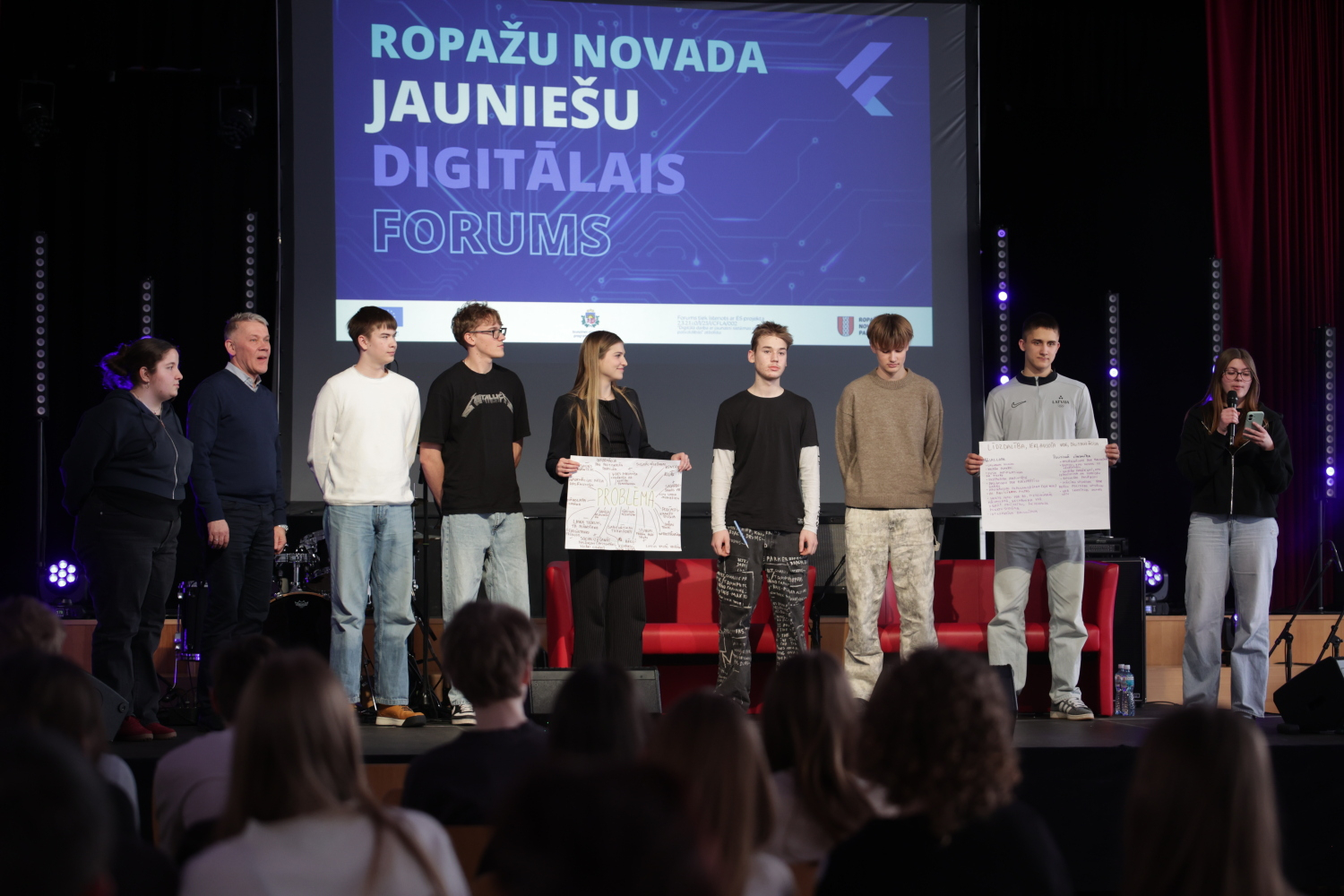 Pasniegtas "Ropažu novada Jauniešu gada balvas"