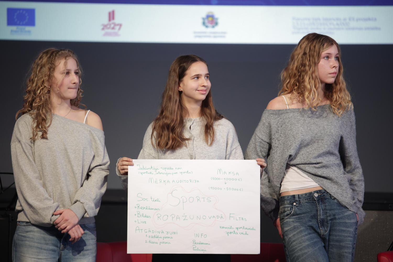 Pasniegtas "Ropažu novada Jauniešu gada balvas"