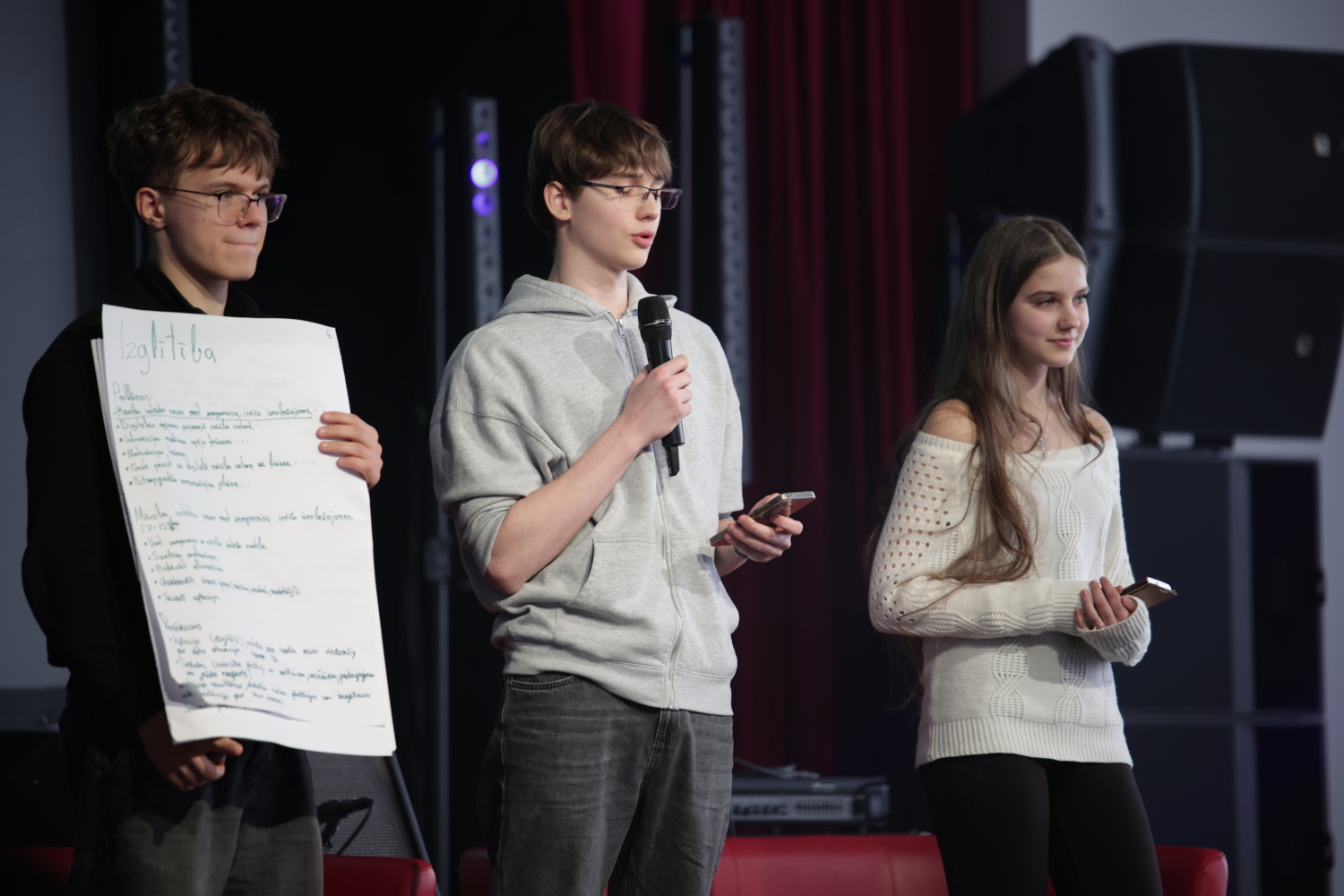 Pasniegtas "Ropažu novada Jauniešu gada balvas"