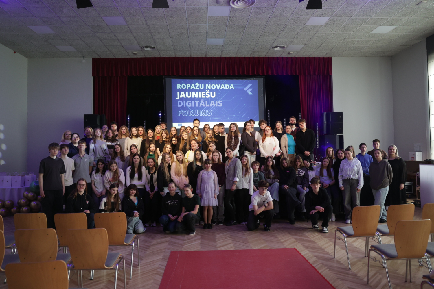 Pasniegtas "Ropažu novada Jauniešu gada balvas"