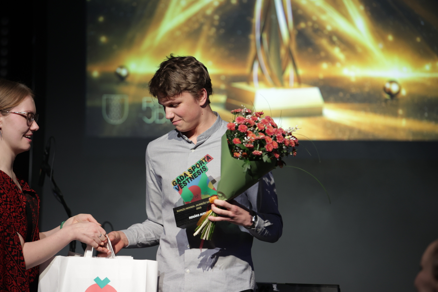 Pasniegtas "Ropažu novada Jauniešu gada balvas"