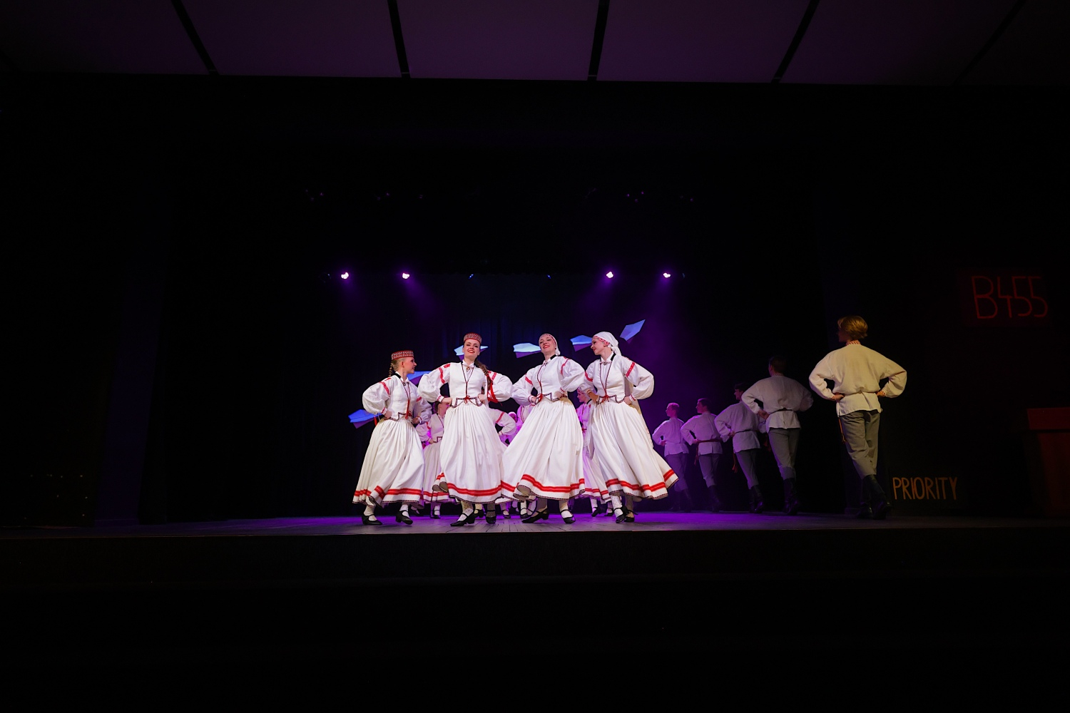 Tautas deju koncerts "Nopietni pa jokam ceļojumā"