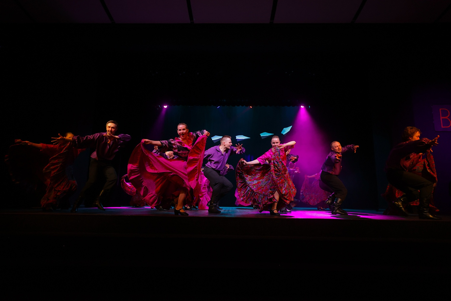 Tautas deju koncerts "Nopietni pa jokam ceļojumā"