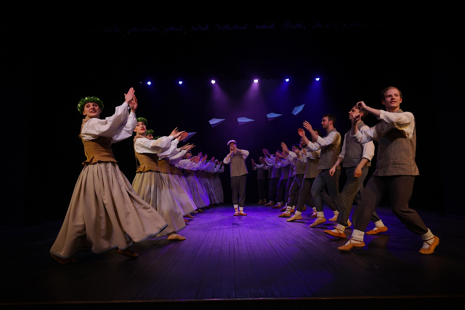 Tautas deju koncerts "Nopietni pa jokam ceļojumā"