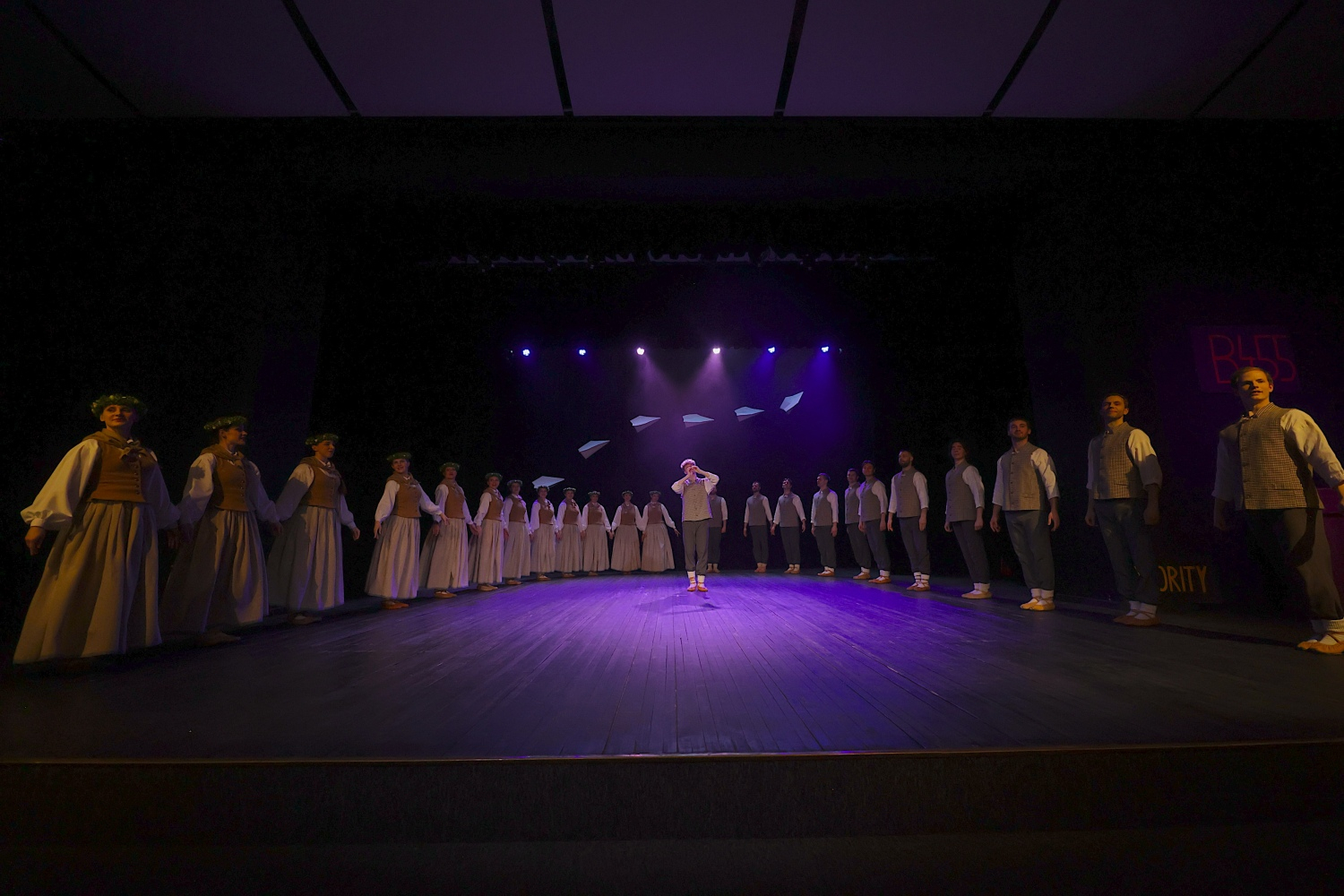 Tautas deju koncerts "Nopietni pa jokam ceļojumā"