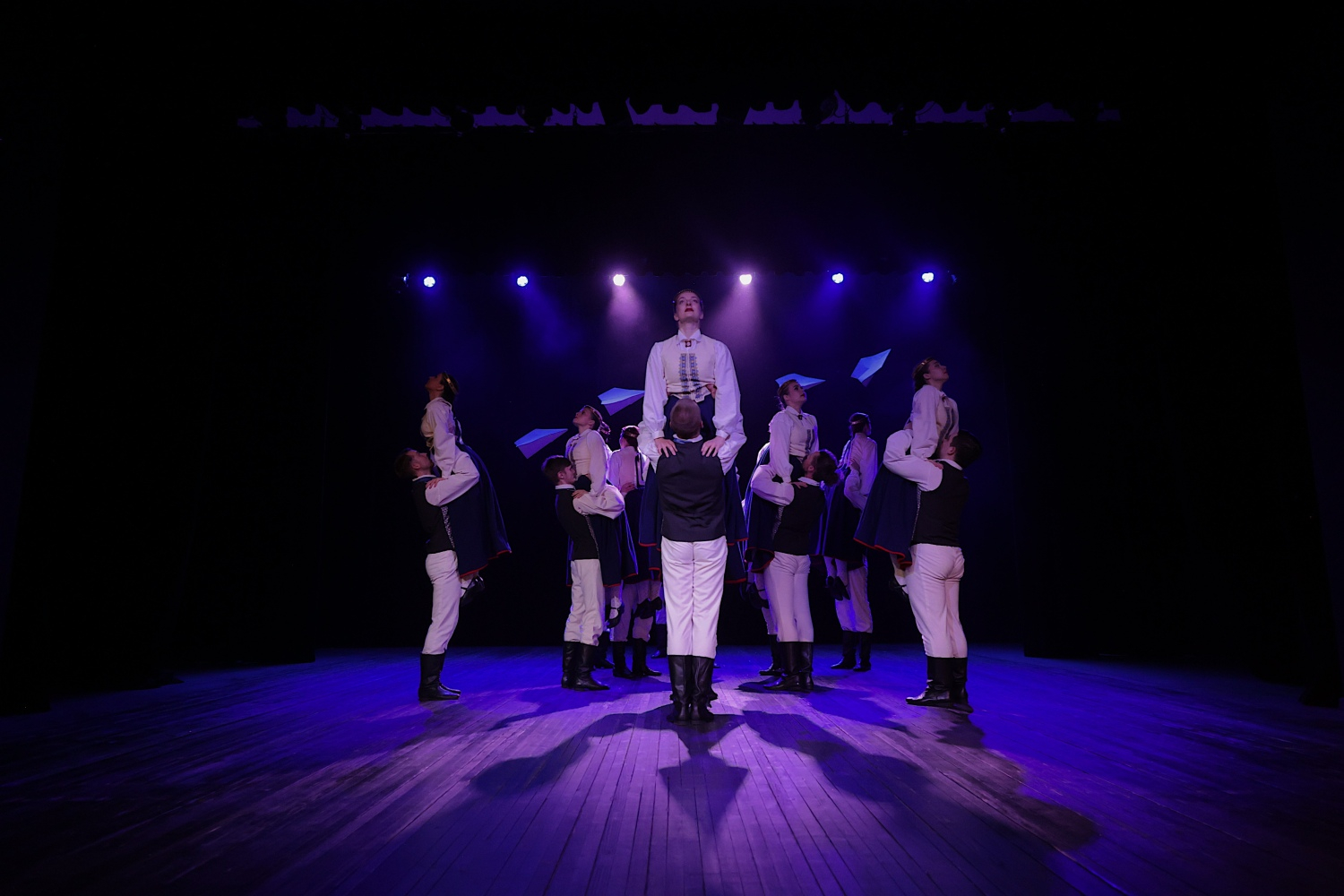 Tautas deju koncerts "Nopietni pa jokam ceļojumā"