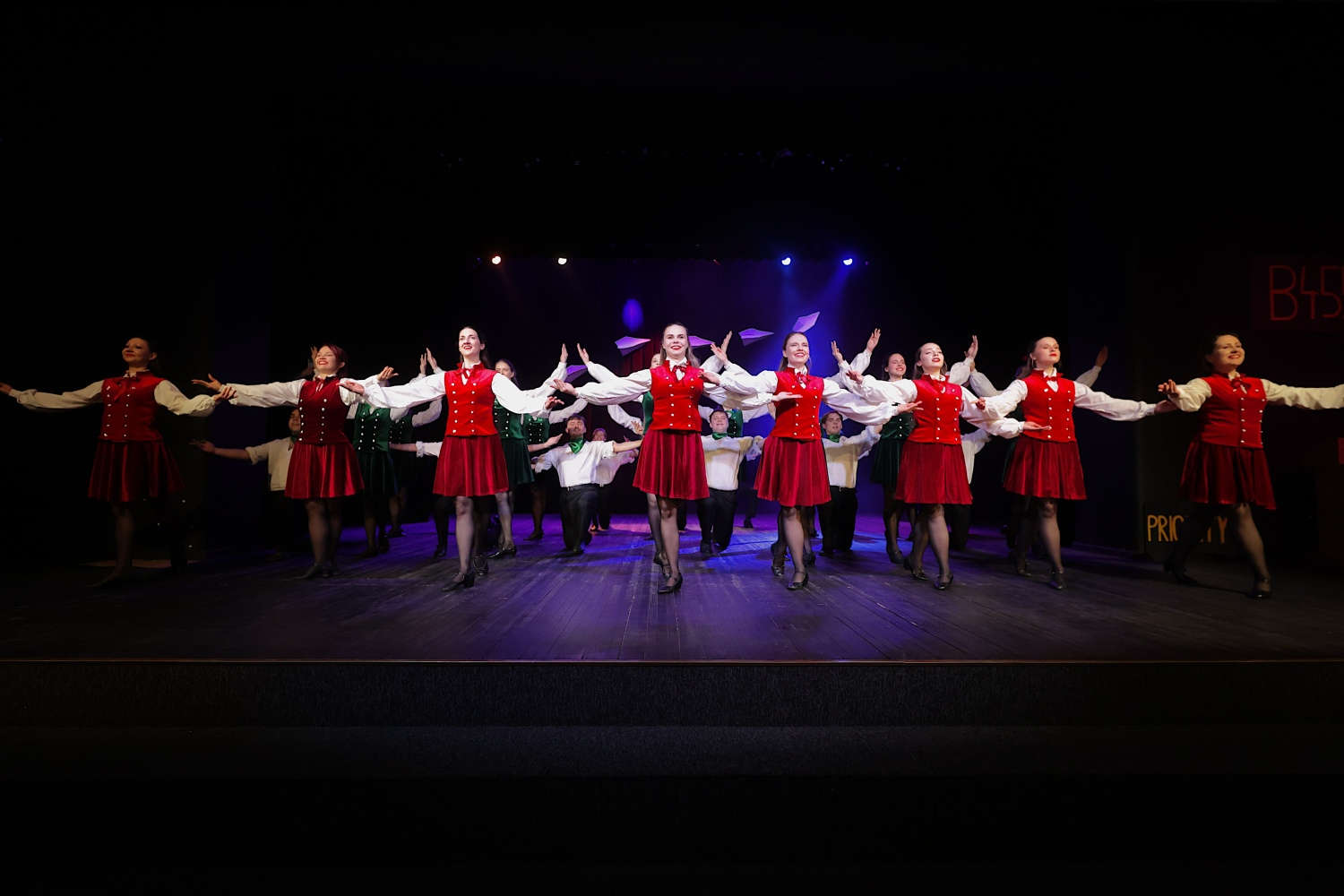 Tautas deju koncerts "Nopietni pa jokam ceļojumā"