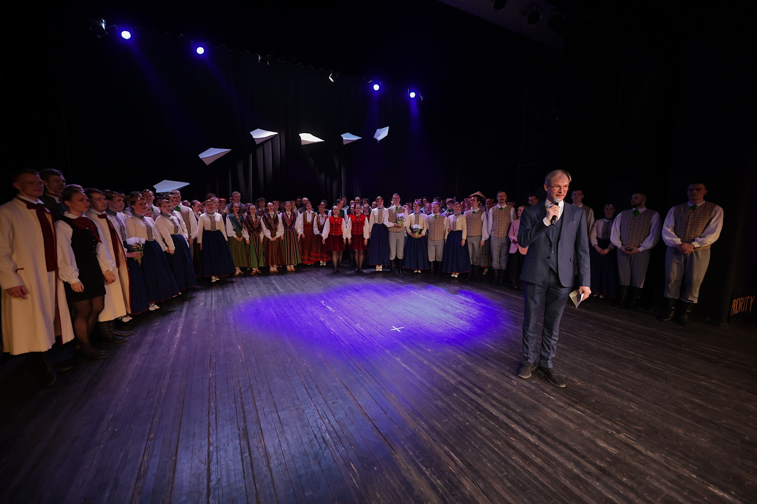 Tautas deju koncerts "Nopietni pa jokam ceļojumā"