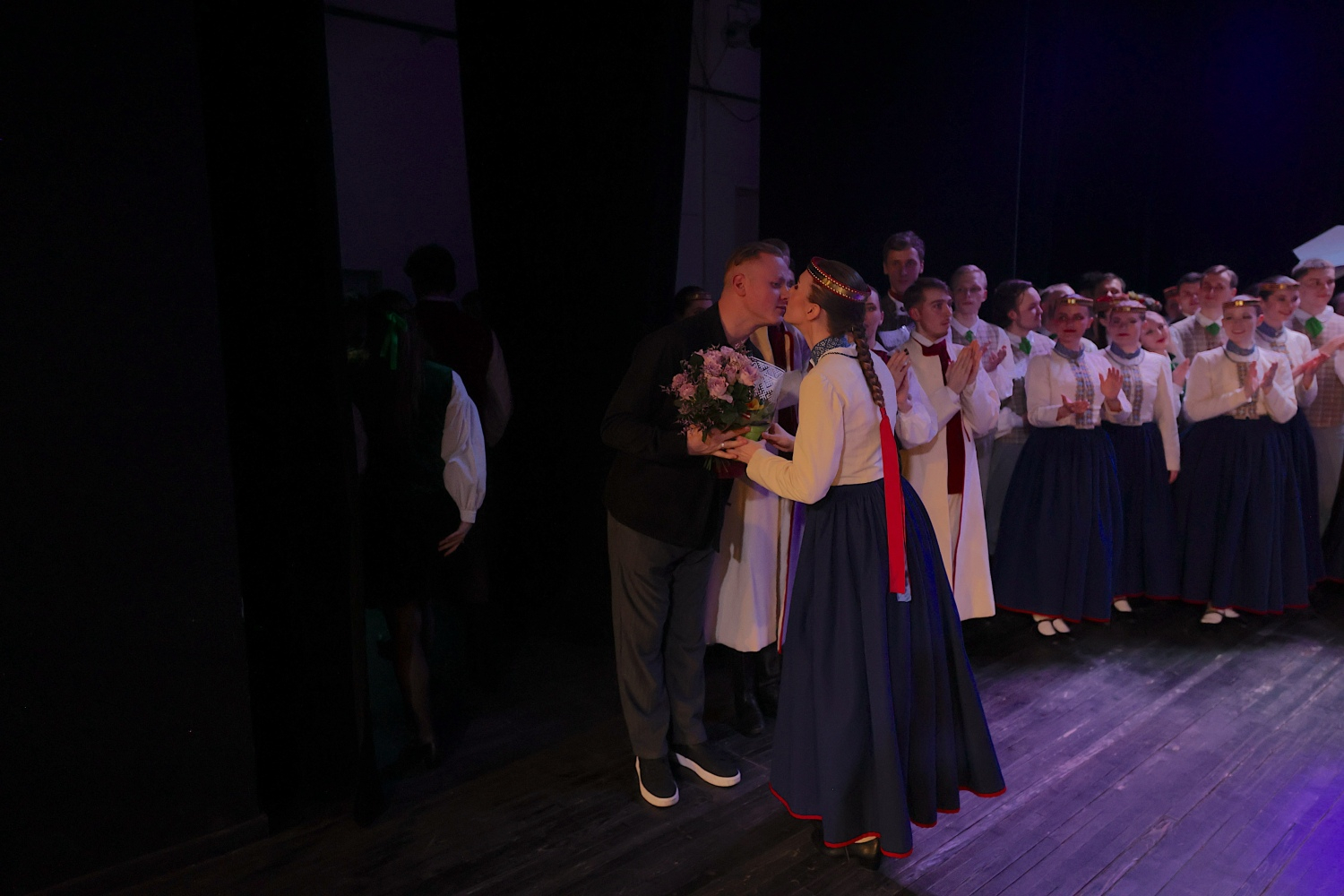 Tautas deju koncerts "Nopietni pa jokam ceļojumā"