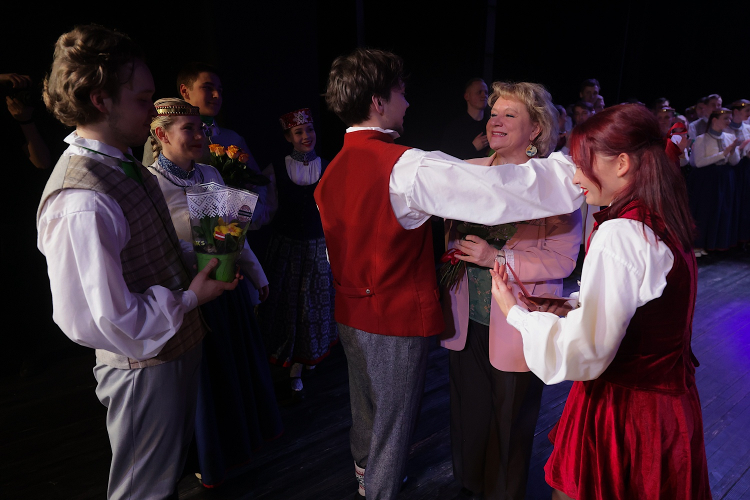 Tautas deju koncerts "Nopietni pa jokam ceļojumā"