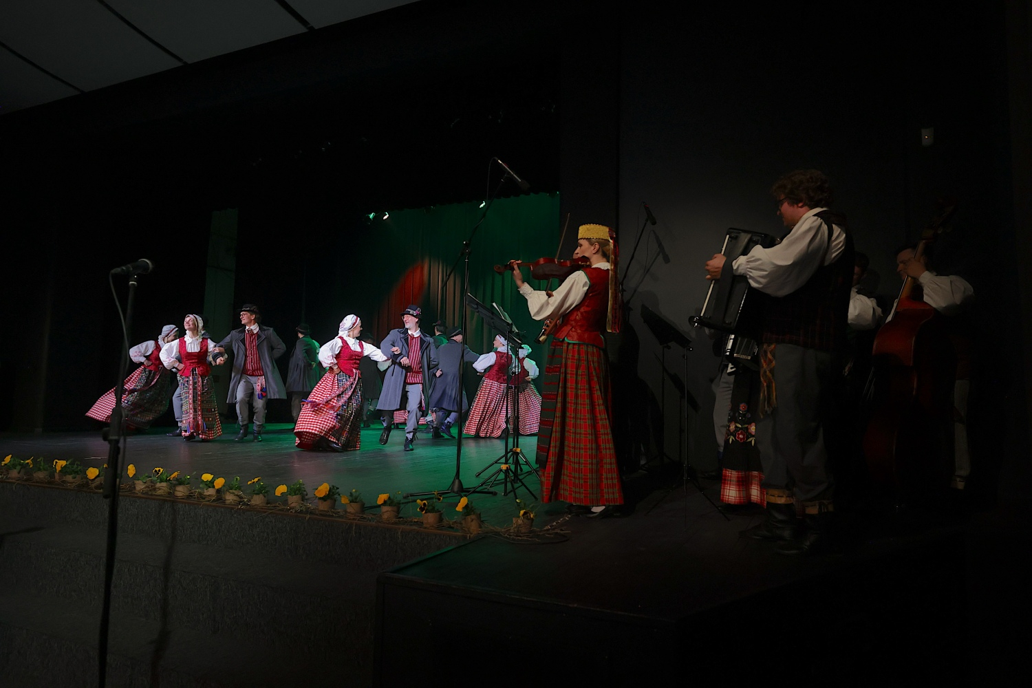 Koncerts "Sadancošana Berģos"