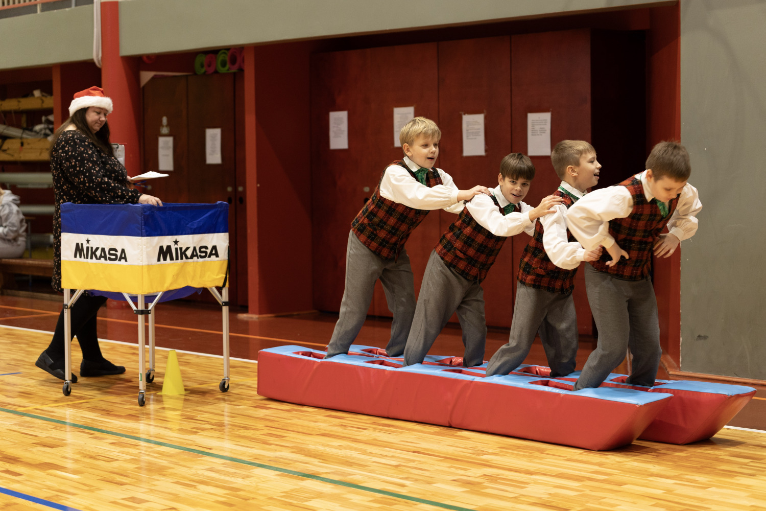 Ziemassvētku tirdziņš un sporta aktivitātes Ropažos