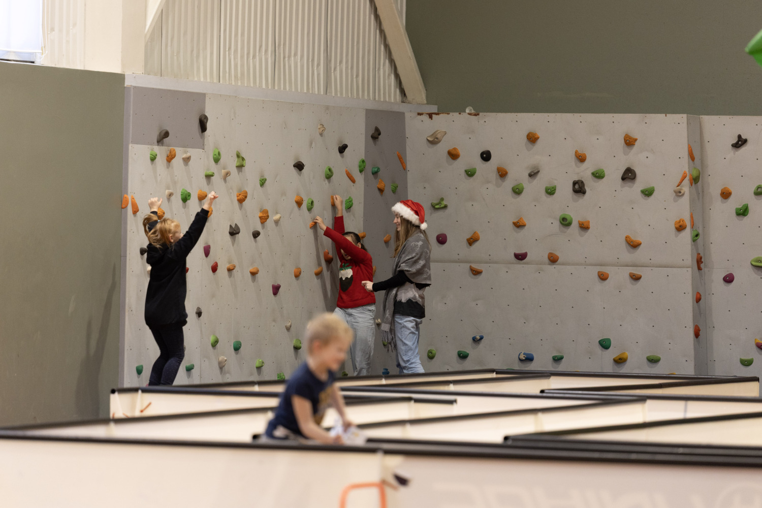 Ziemassvētku tirdziņš un sporta aktivitātes Ropažos