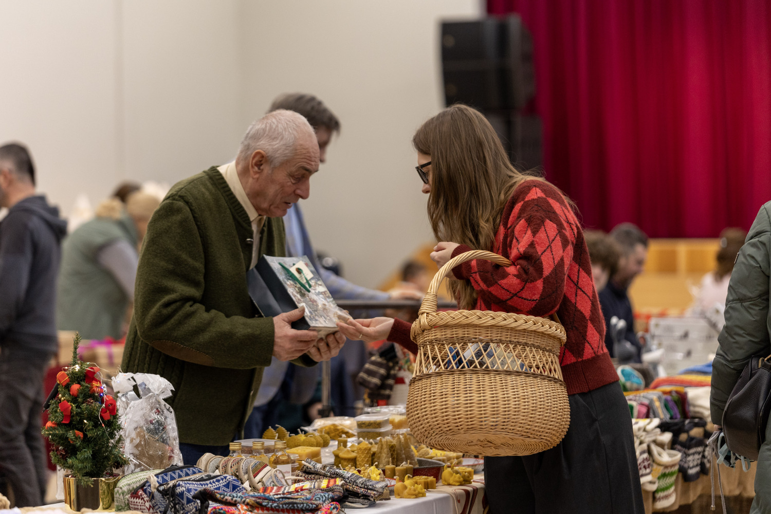 Ziemassvētku tirdziņš un sporta aktivitātes Ropažos