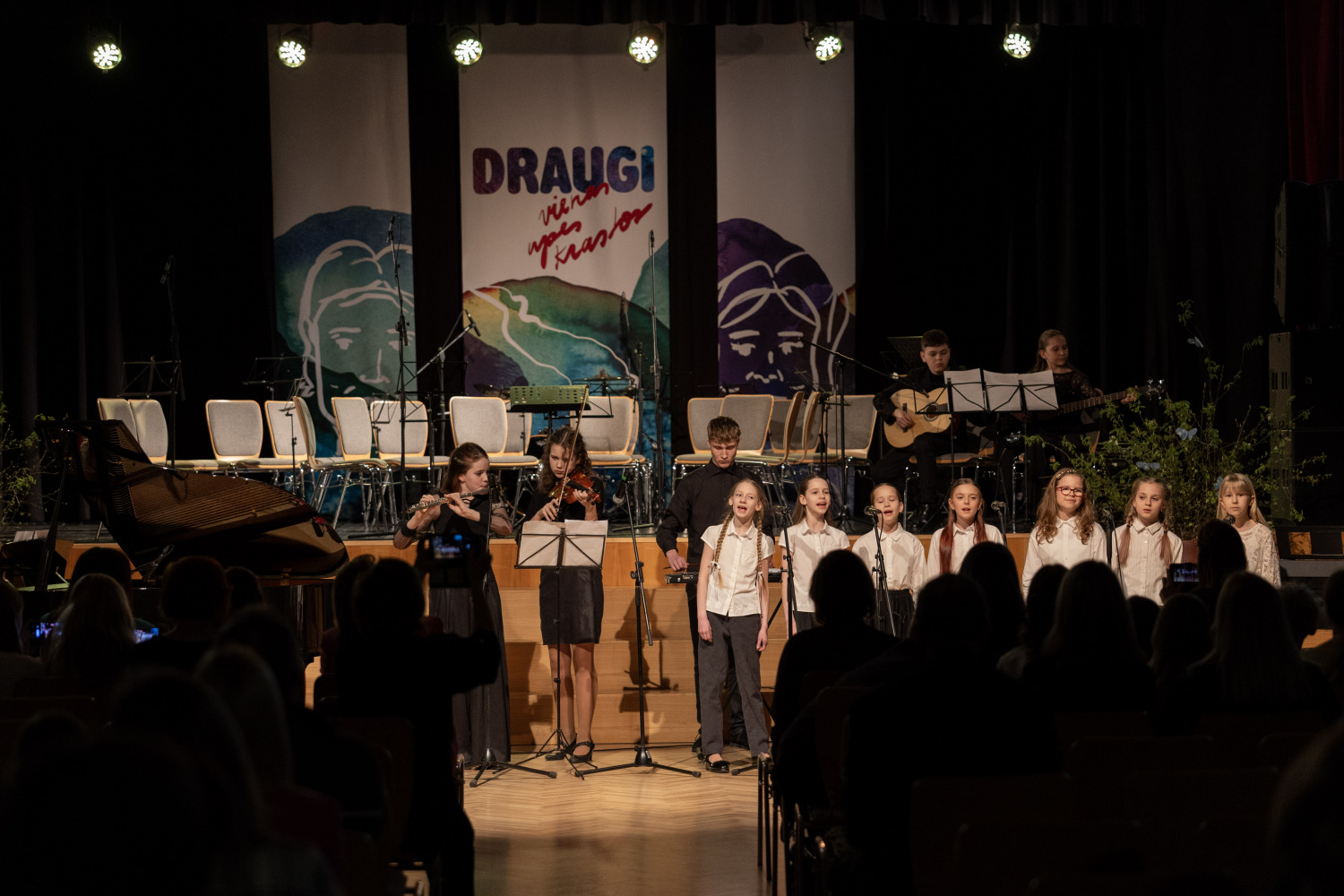 koncerts un izstāde “Draugi vienas upes krastos”