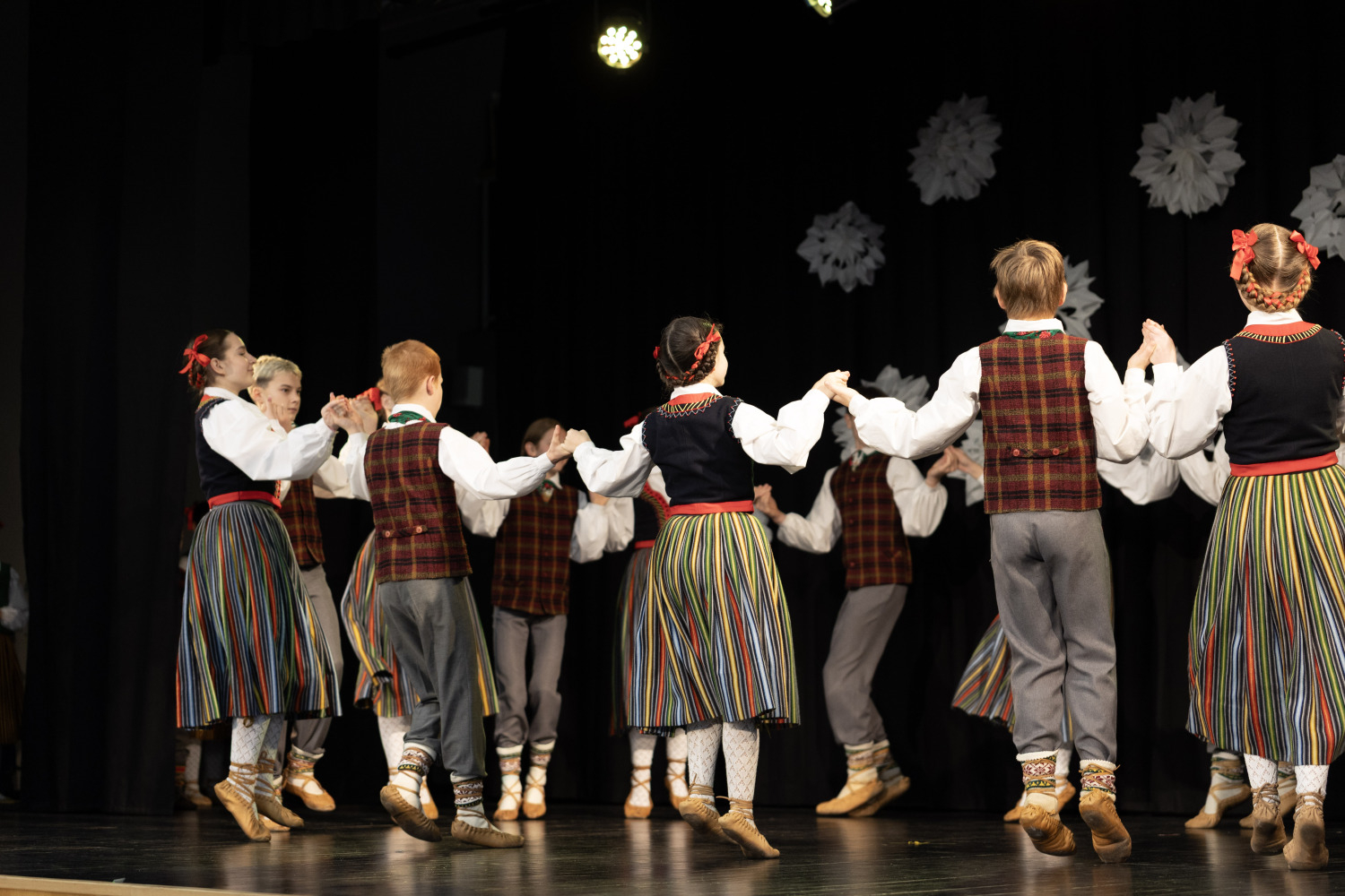 Ziemassvētku tirdziņš un sporta aktivitātes Ropažos