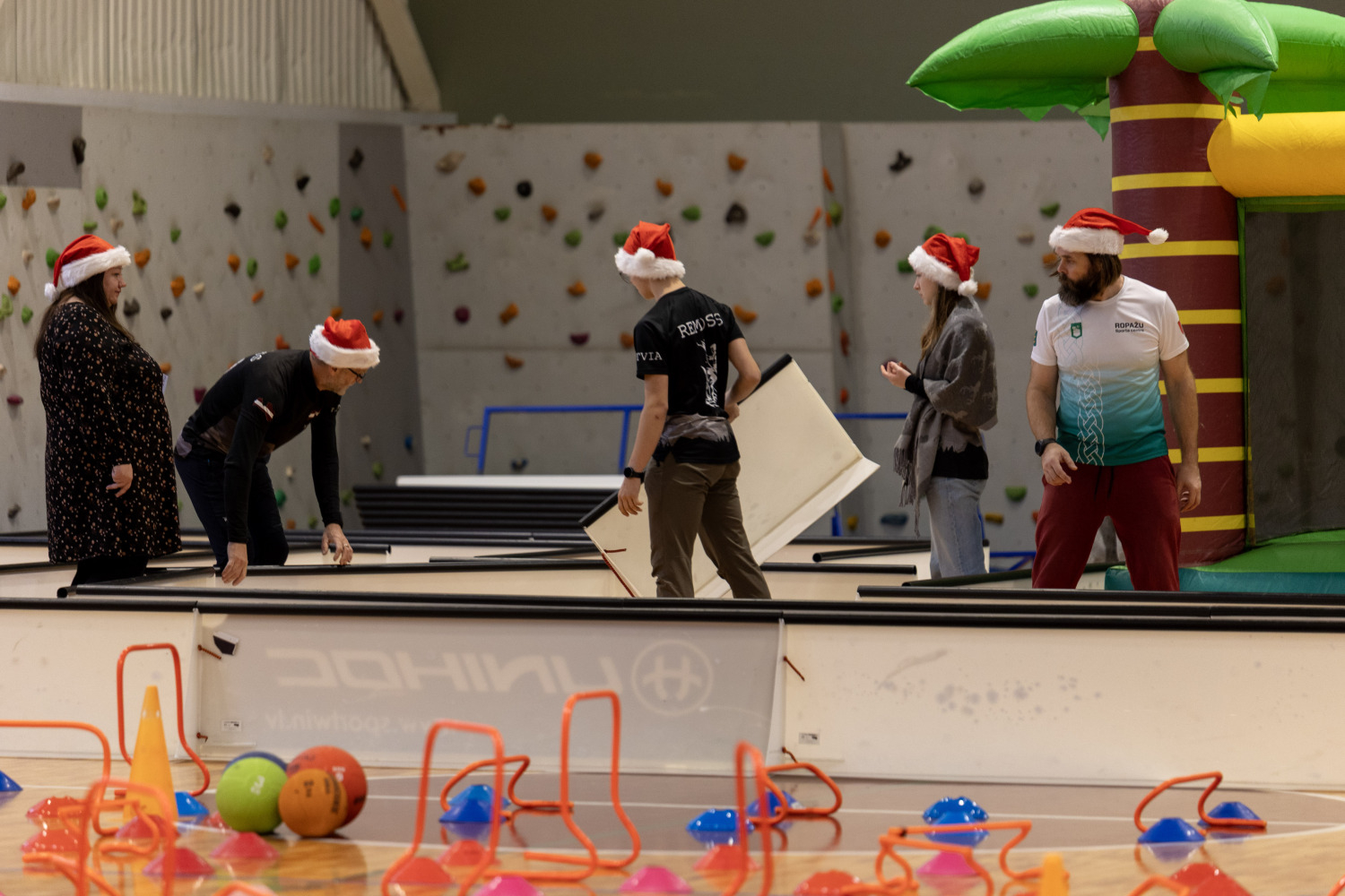 Ziemassvētku tirdziņš un sporta aktivitātes Ropažos