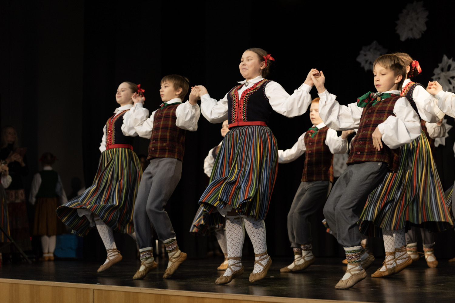 Ziemassvētku tirdziņš un sporta aktivitātes Ropažos
