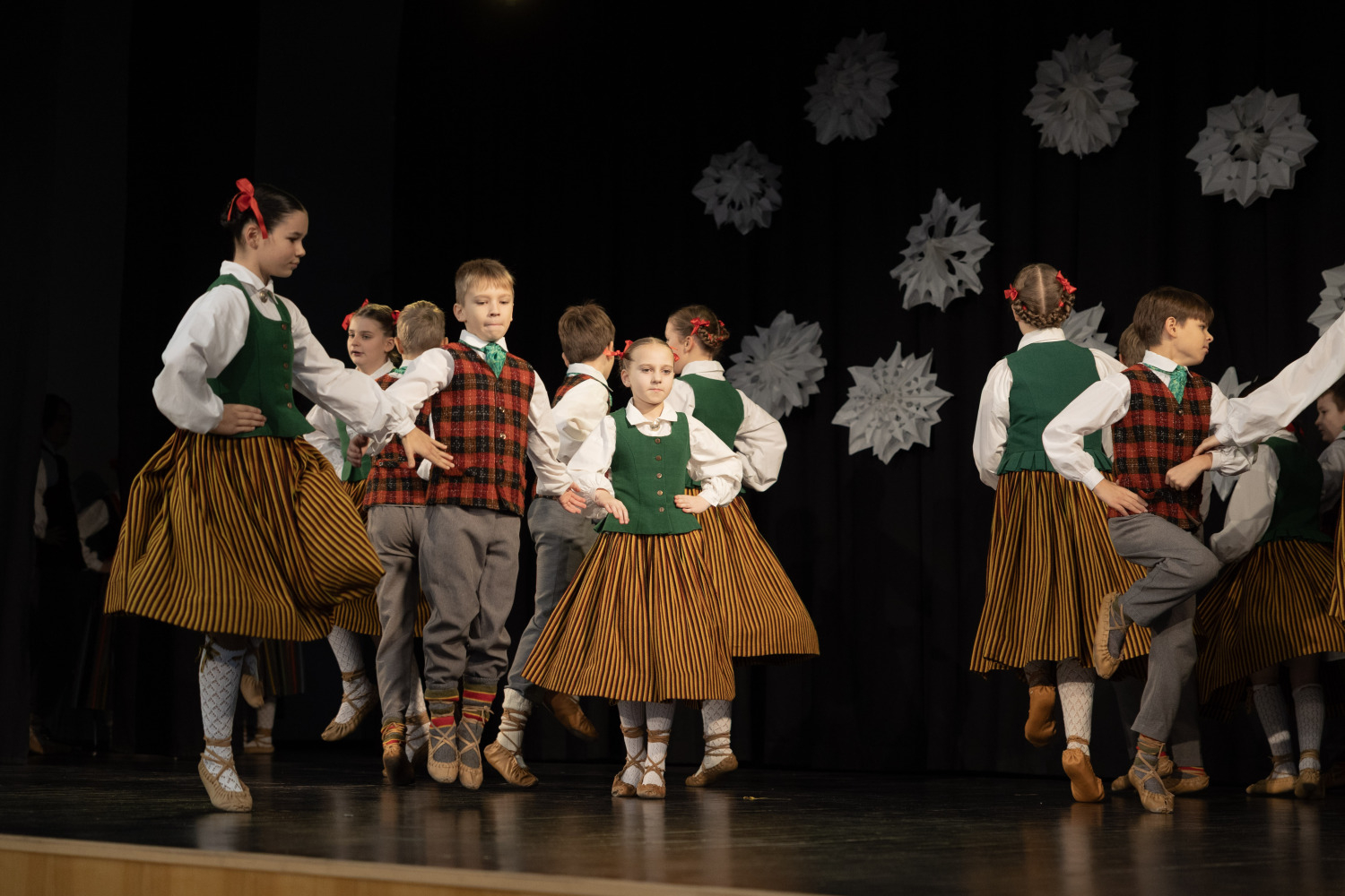 Ziemassvētku tirdziņš un sporta aktivitātes Ropažos