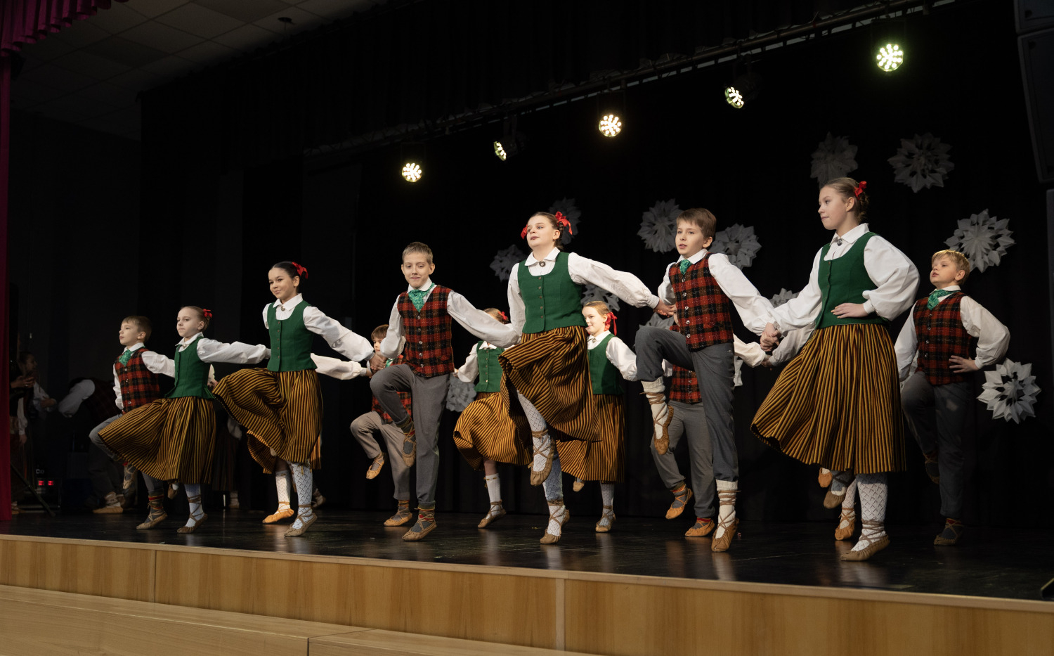 Ziemassvētku tirdziņš un sporta aktivitātes Ropažos