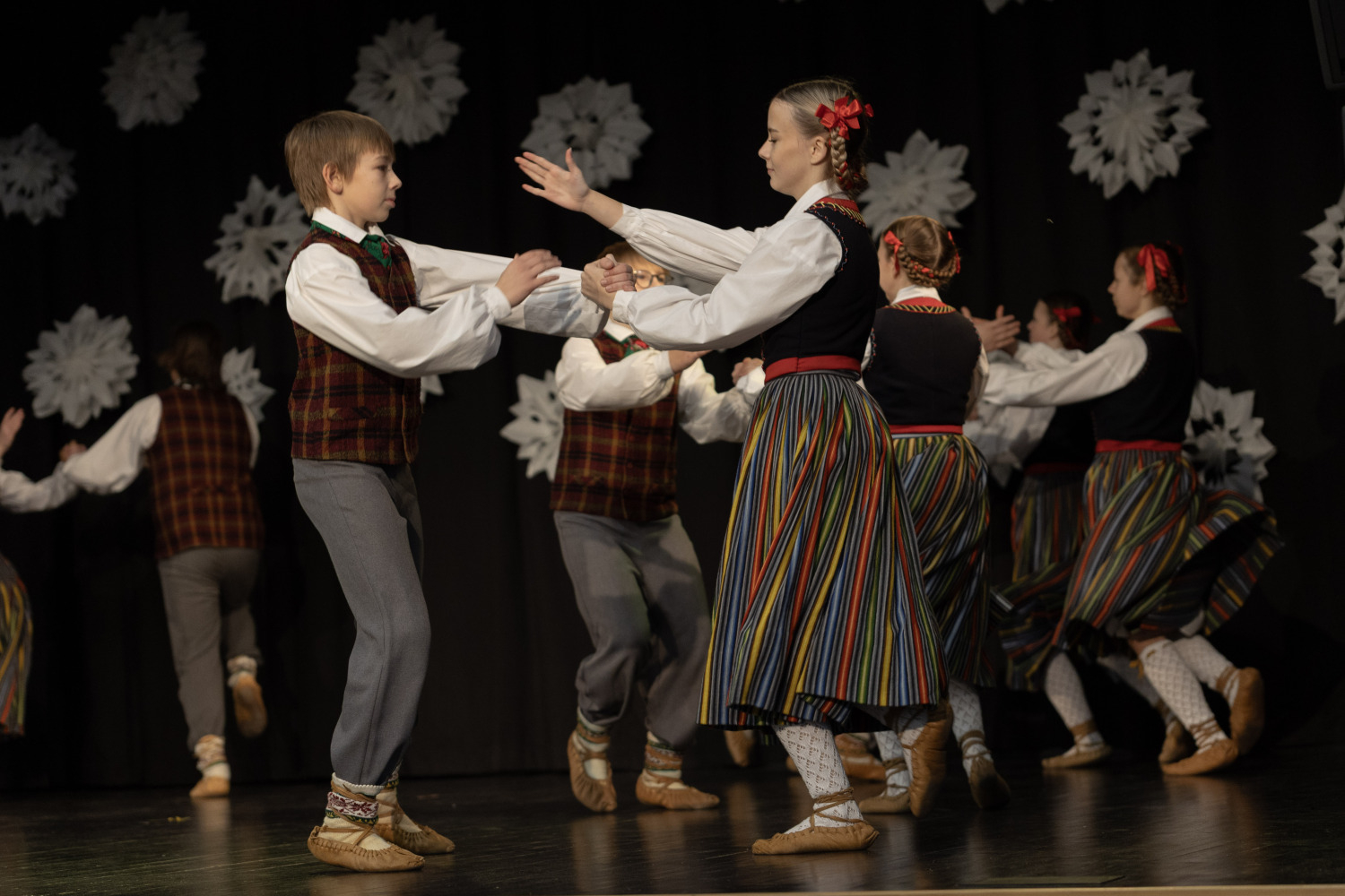 Ziemassvētku tirdziņš un sporta aktivitātes Ropažos