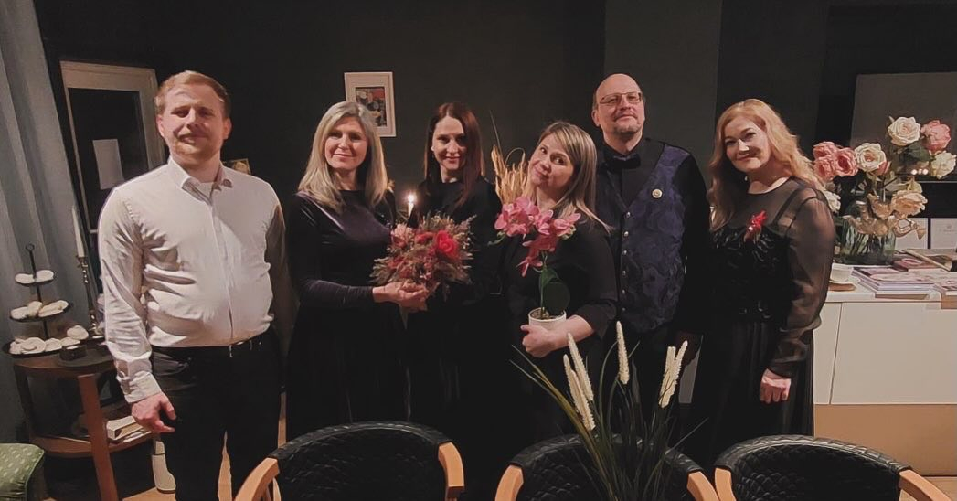 Ansambļu skate, ansamblis "Ar putniem" pēc uzstāšanās