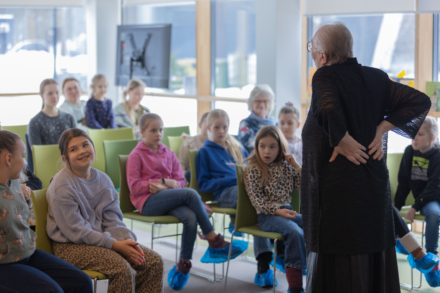 Bērnu, jauniešu un vecāku žūrijas 2025. gada sezonas noslēgums un grāmatu kolekcijas ekspertu tikšanās