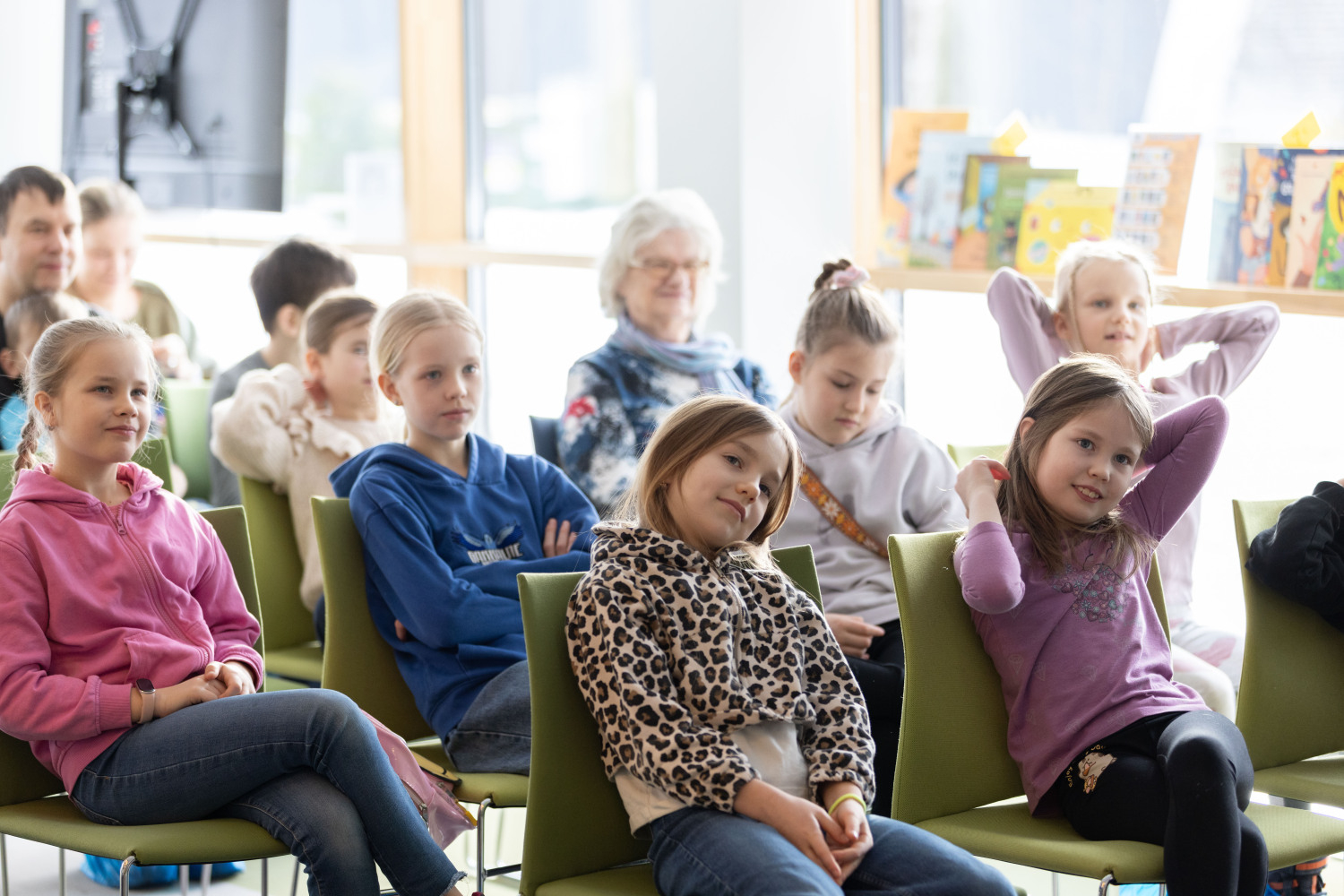 Bērnu, jauniešu un vecāku žūrijas 2025. gada sezonas noslēgums un grāmatu kolekcijas ekspertu tikšanās