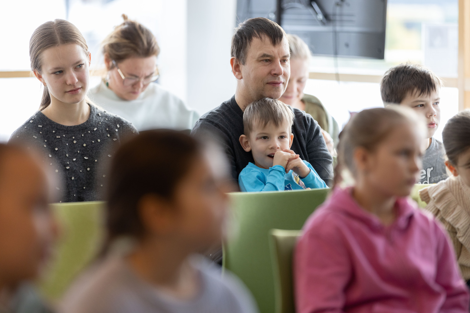 Bērnu, jauniešu un vecāku žūrijas 2025. gada sezonas noslēgums un grāmatu kolekcijas ekspertu tikšanās