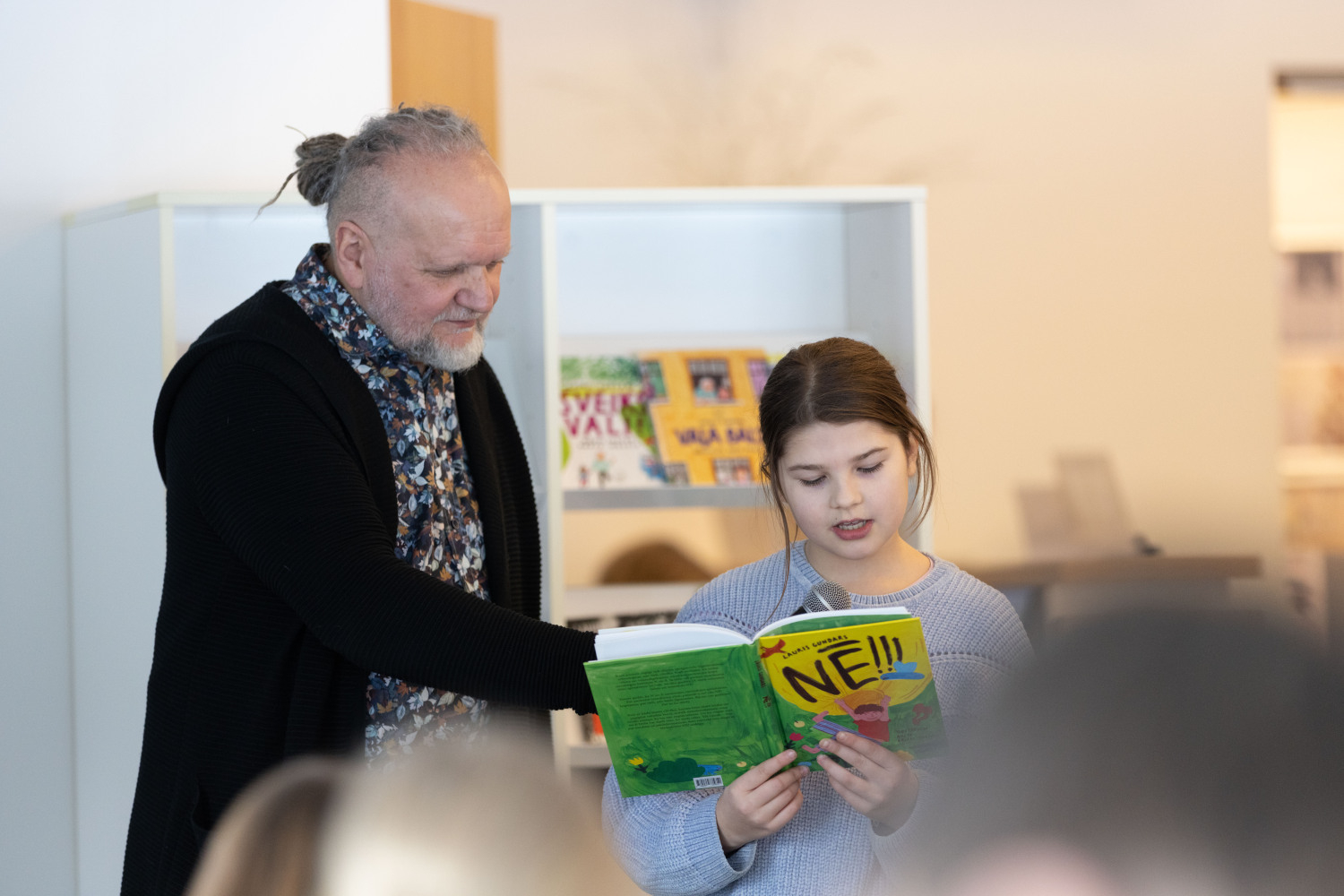 Bērnu, jauniešu un vecāku žūrijas 2025. gada sezonas noslēgums un grāmatu kolekcijas ekspertu tikšanās