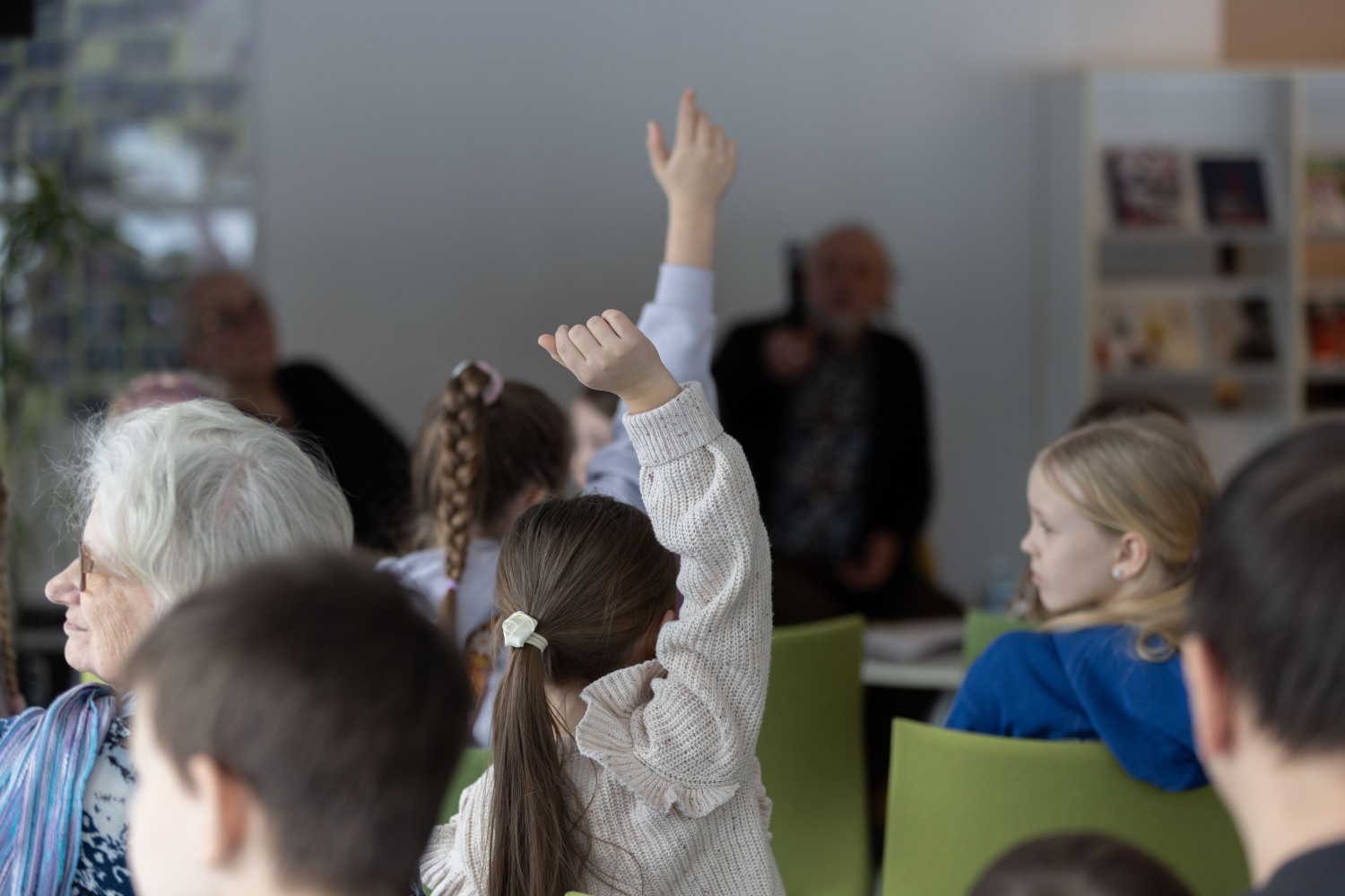 Bērnu, jauniešu un vecāku žūrijas 2025. gada sezonas noslēgums un grāmatu kolekcijas ekspertu tikšanās