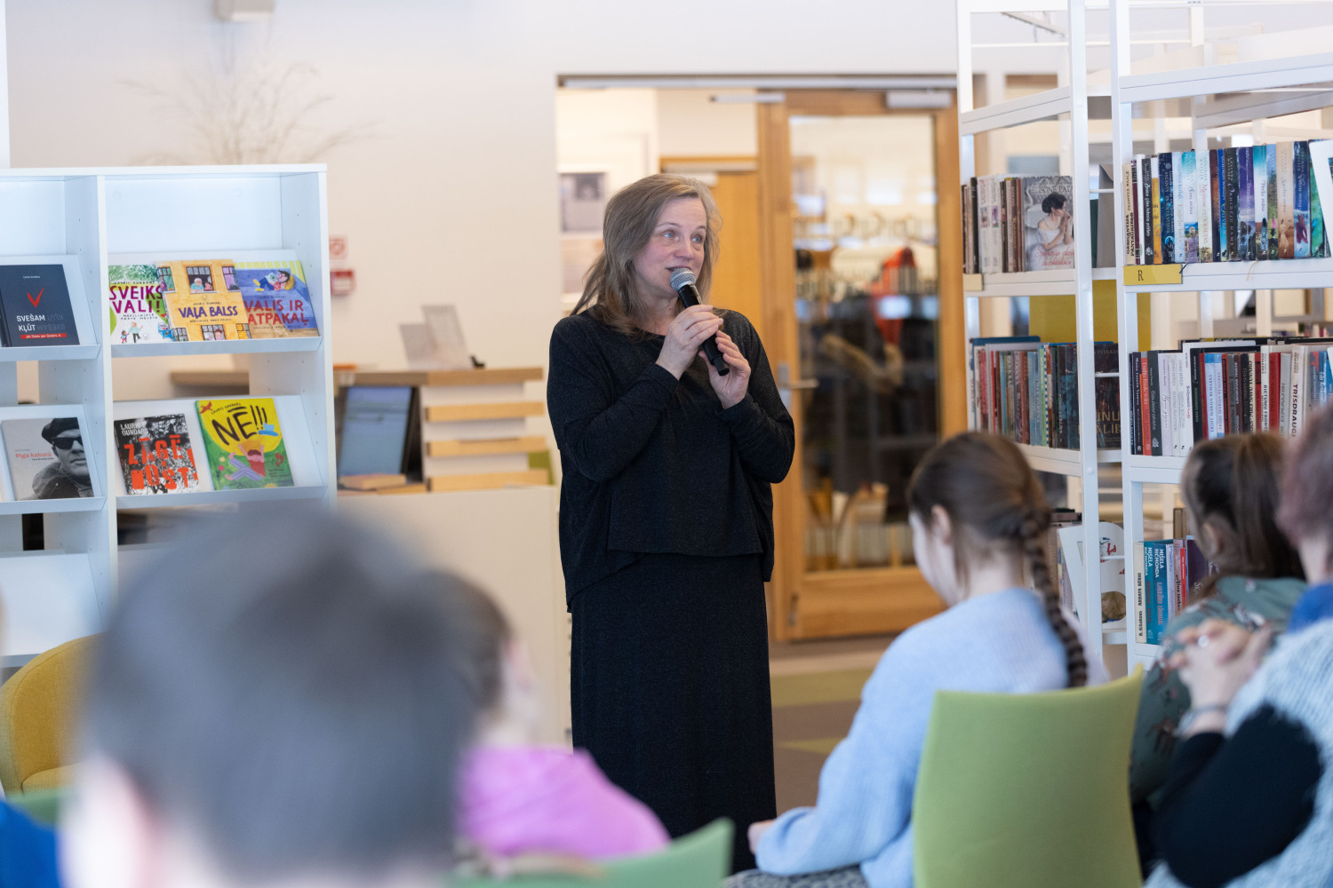 Bērnu, jauniešu un vecāku žūrijas 2025. gada sezonas noslēgums un grāmatu kolekcijas ekspertu tikšanās