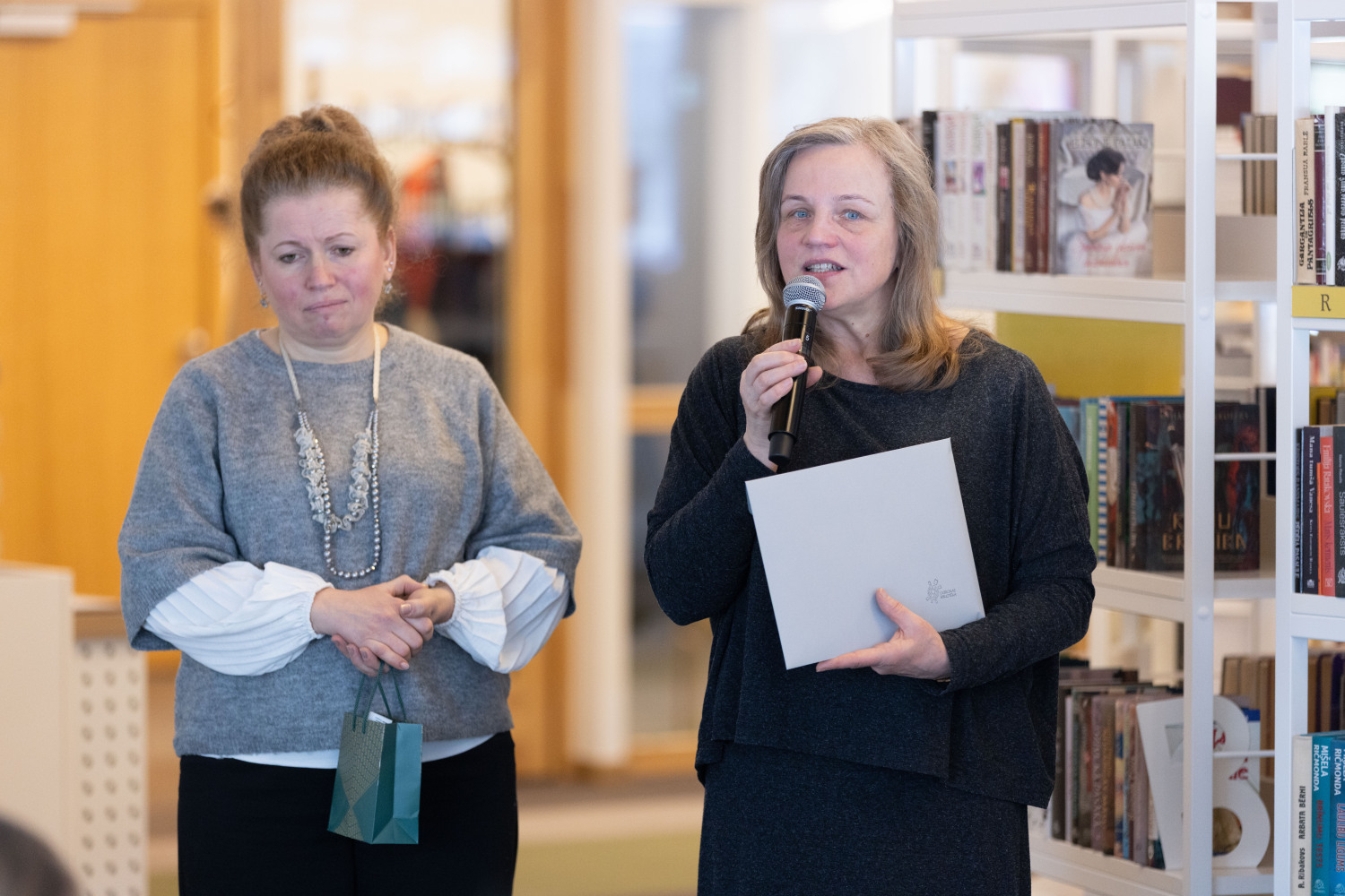 Bērnu, jauniešu un vecāku žūrijas 2025. gada sezonas noslēgums un grāmatu kolekcijas ekspertu tikšanās