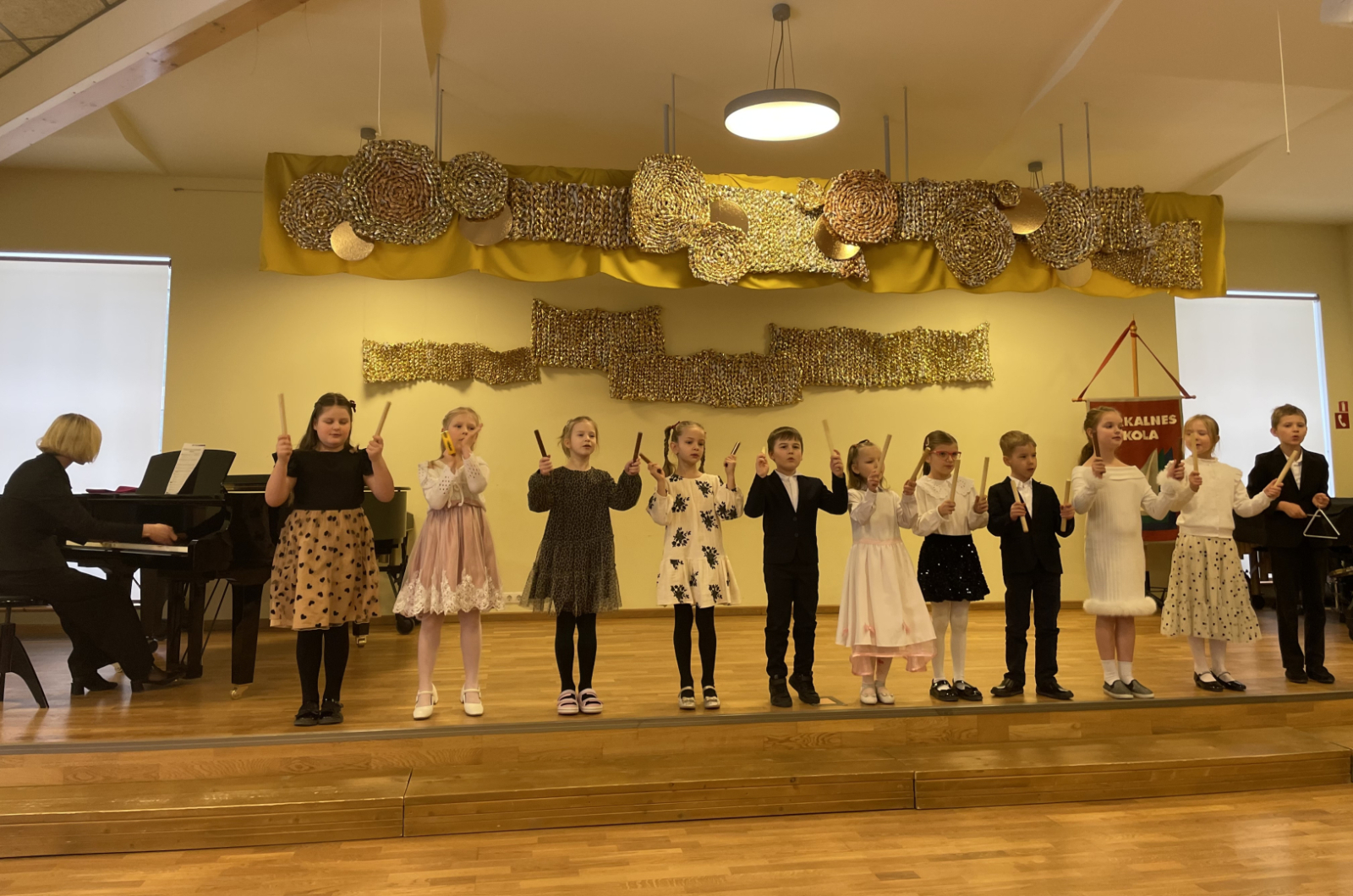 Noslēdzies vokālo ansambļu konkurss “Balsis 2026”; 1. klašu ansamblis