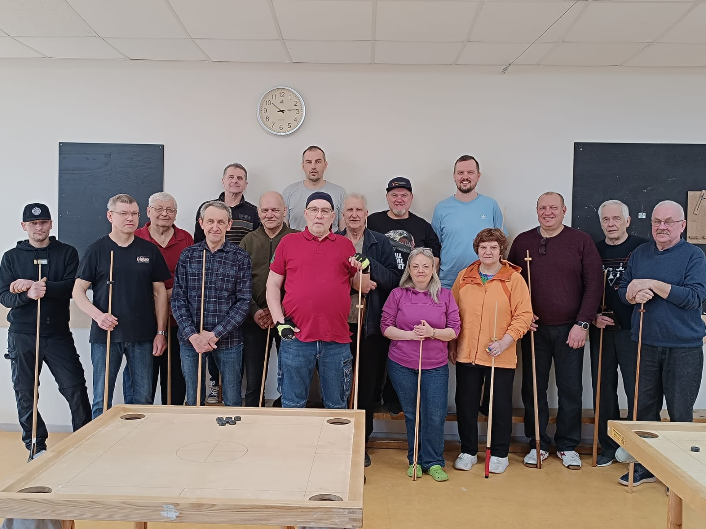 Ropažu pagasta atklātā novusa vienspēļu turnīra dalībnieku kopbilde