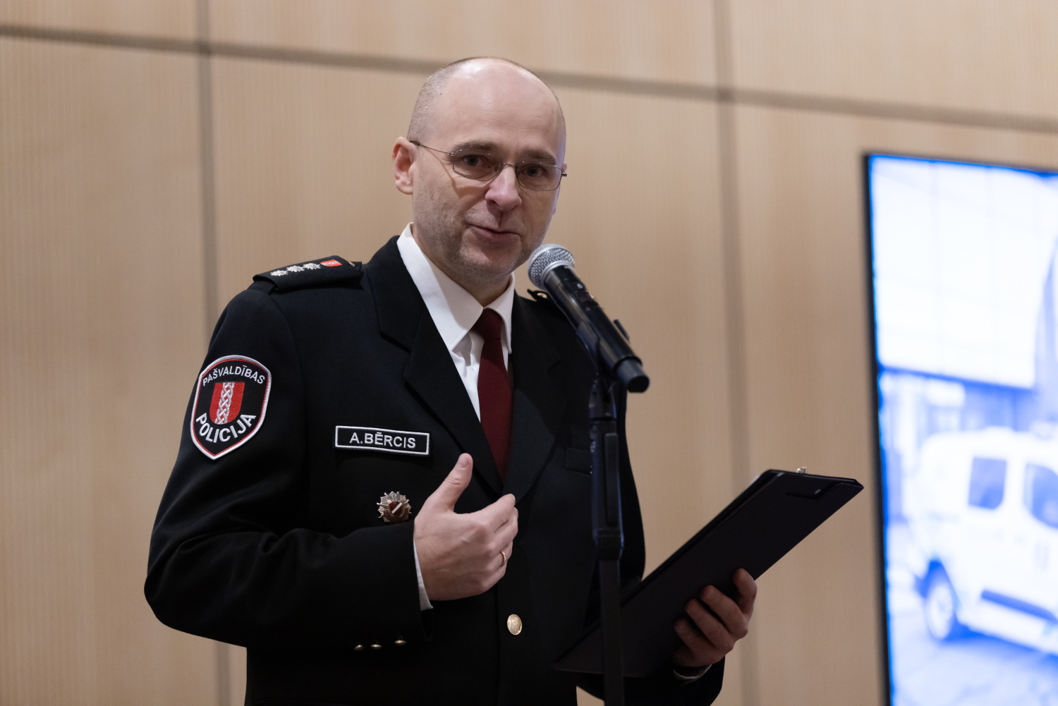 Policijas darbinieku dienā godināti Ropažu novada Pašvaldības policijas darbinieki