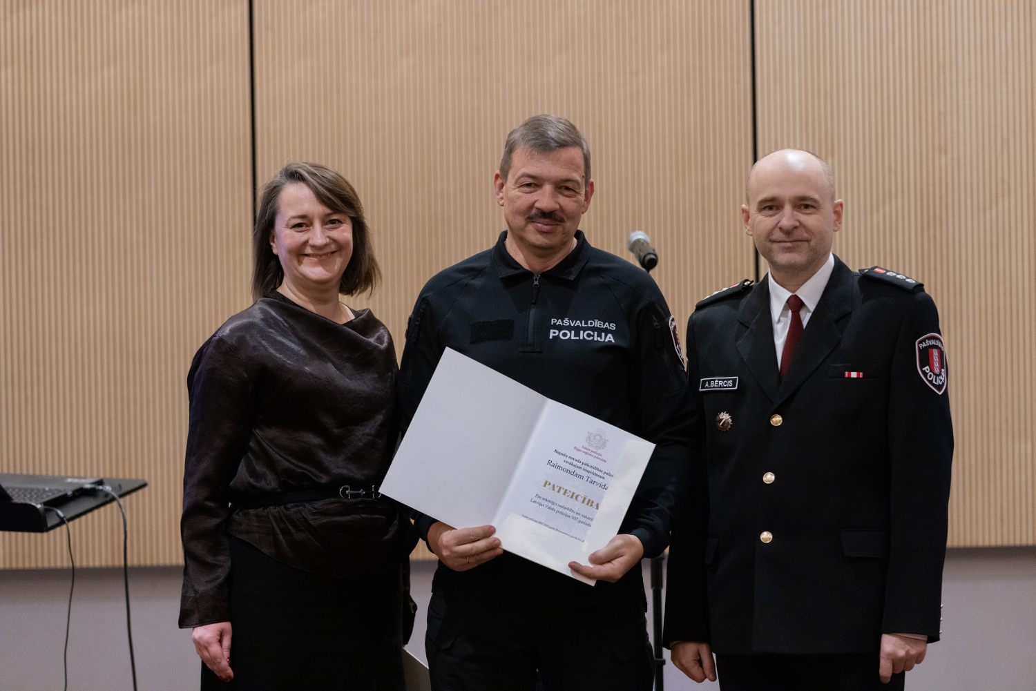 Policijas darbinieku dienā godināti Ropažu novada Pašvaldības policijas darbinieki