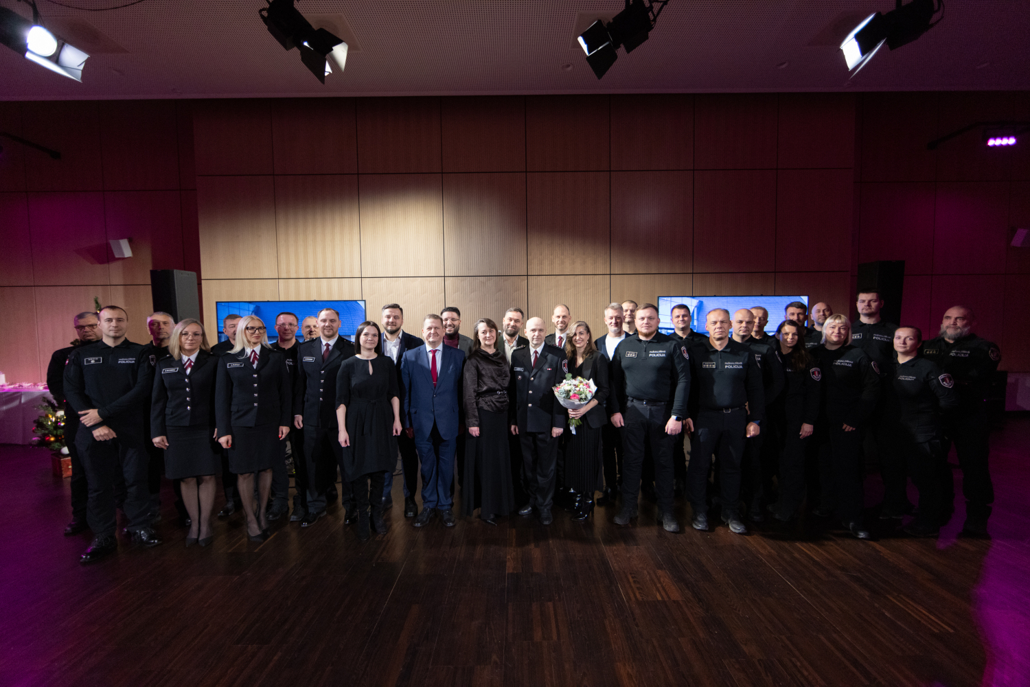 Policijas darbinieku dienā godināti Ropažu novada Pašvaldības policijas darbinieki