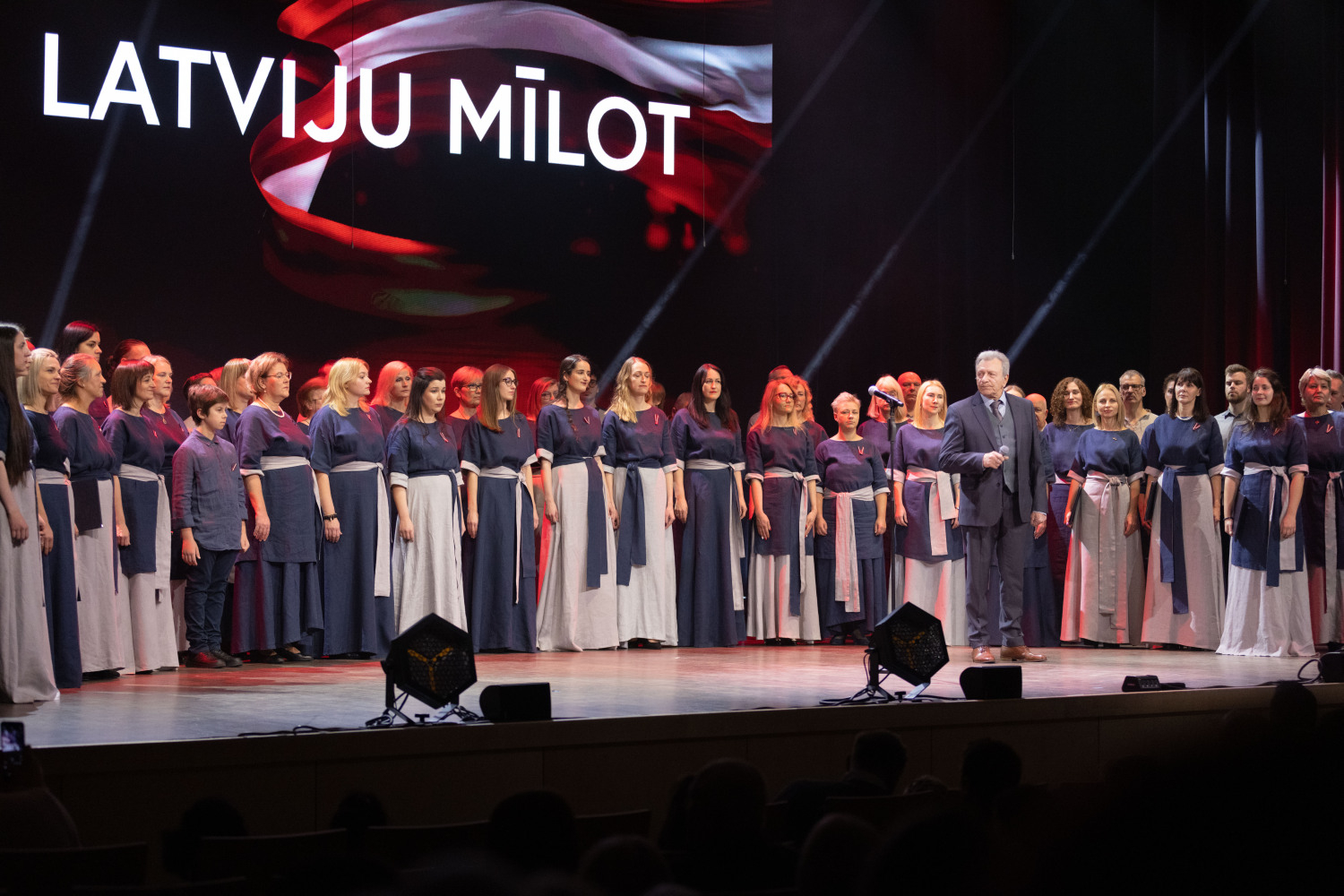 Valsts svētku koncerts “Latviju mīlot” 