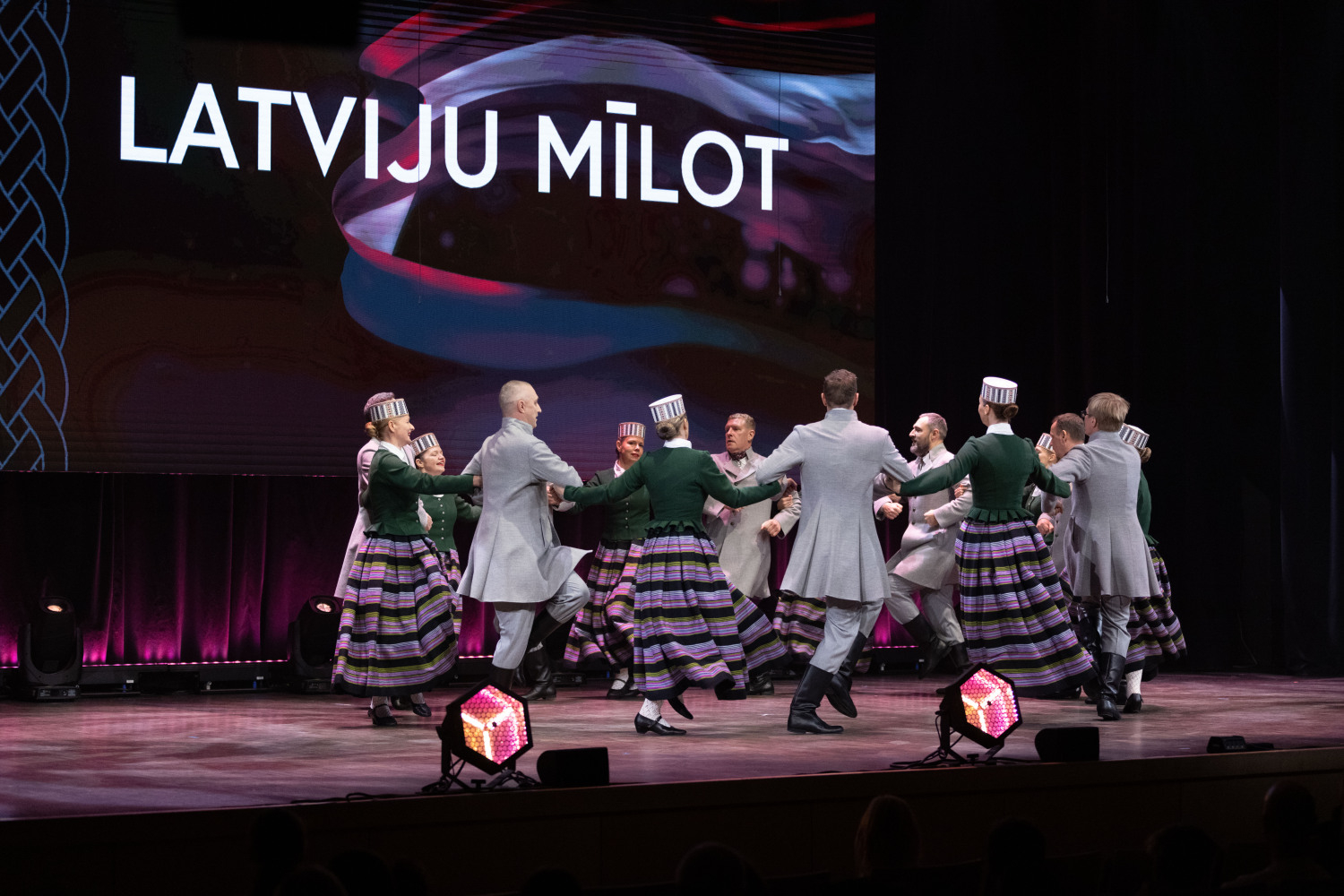 Valsts svētku koncerts “Latviju mīlot” 