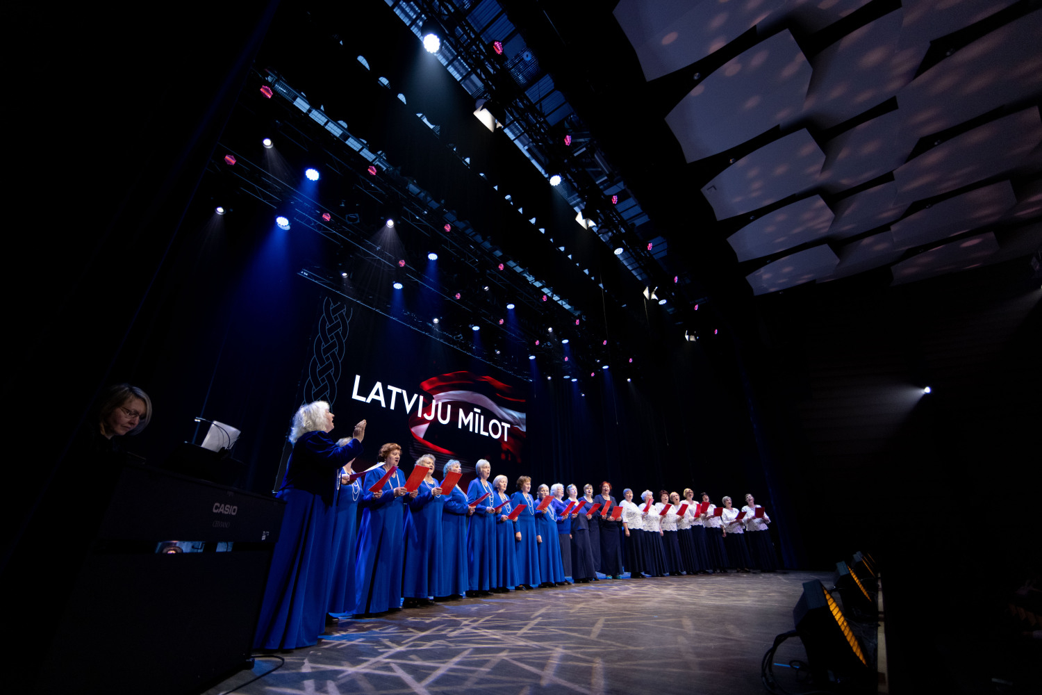 Valsts svētku koncerts “Latviju mīlot” 