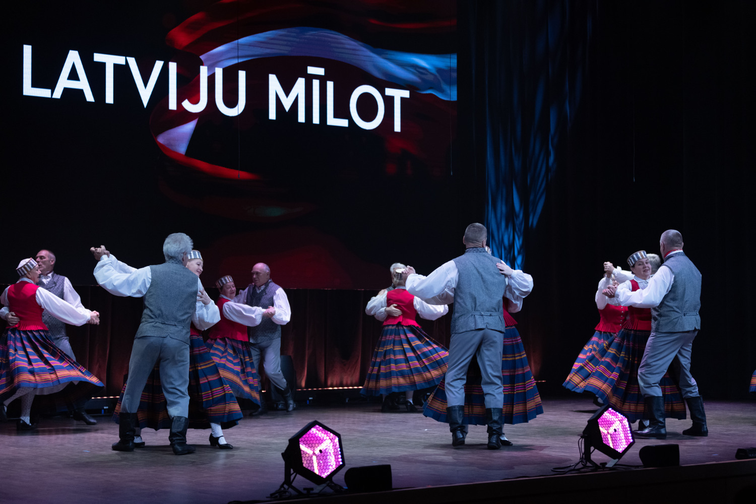 Valsts svētku koncerts “Latviju mīlot” 