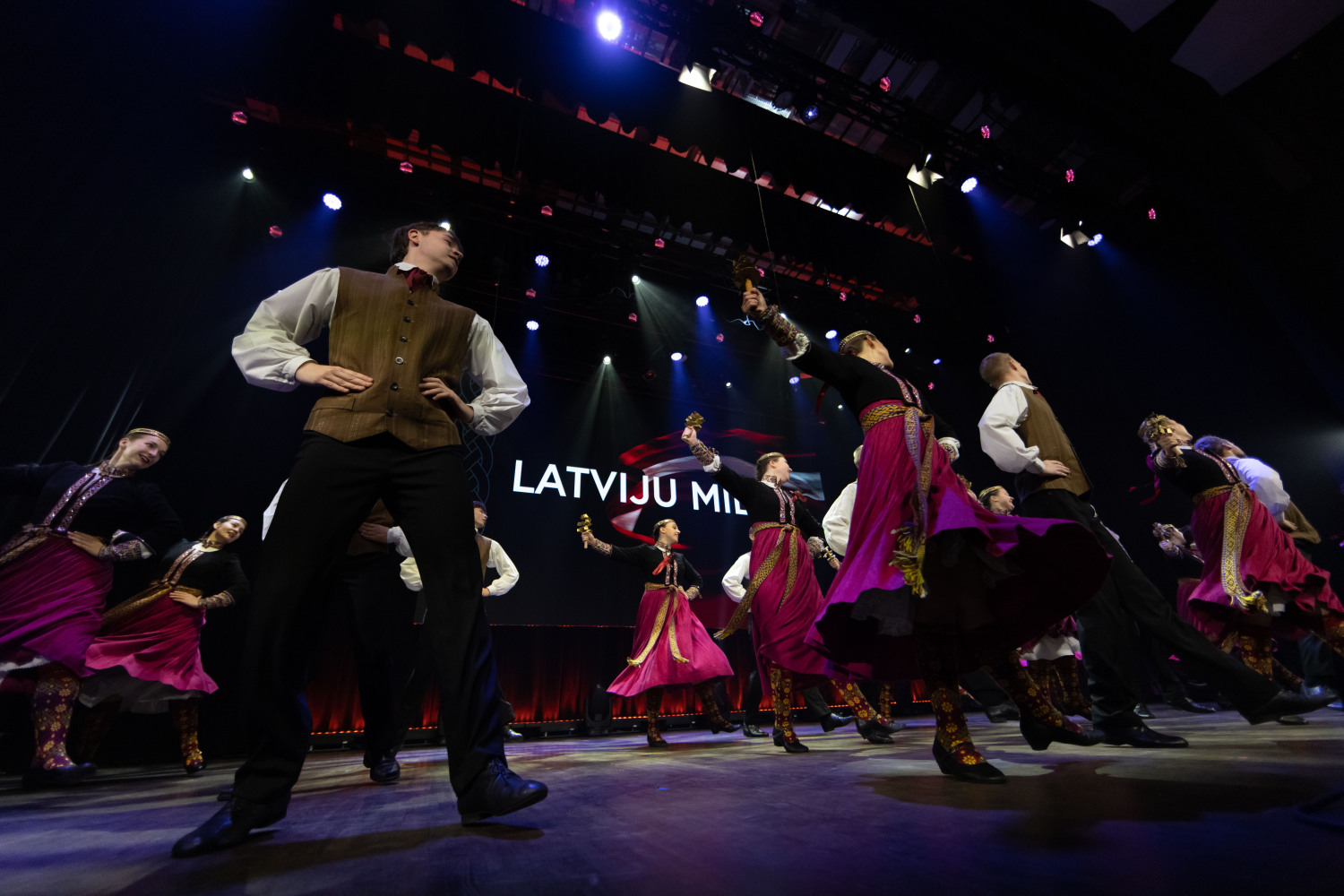 Valsts svētku koncerts “Latviju mīlot” 