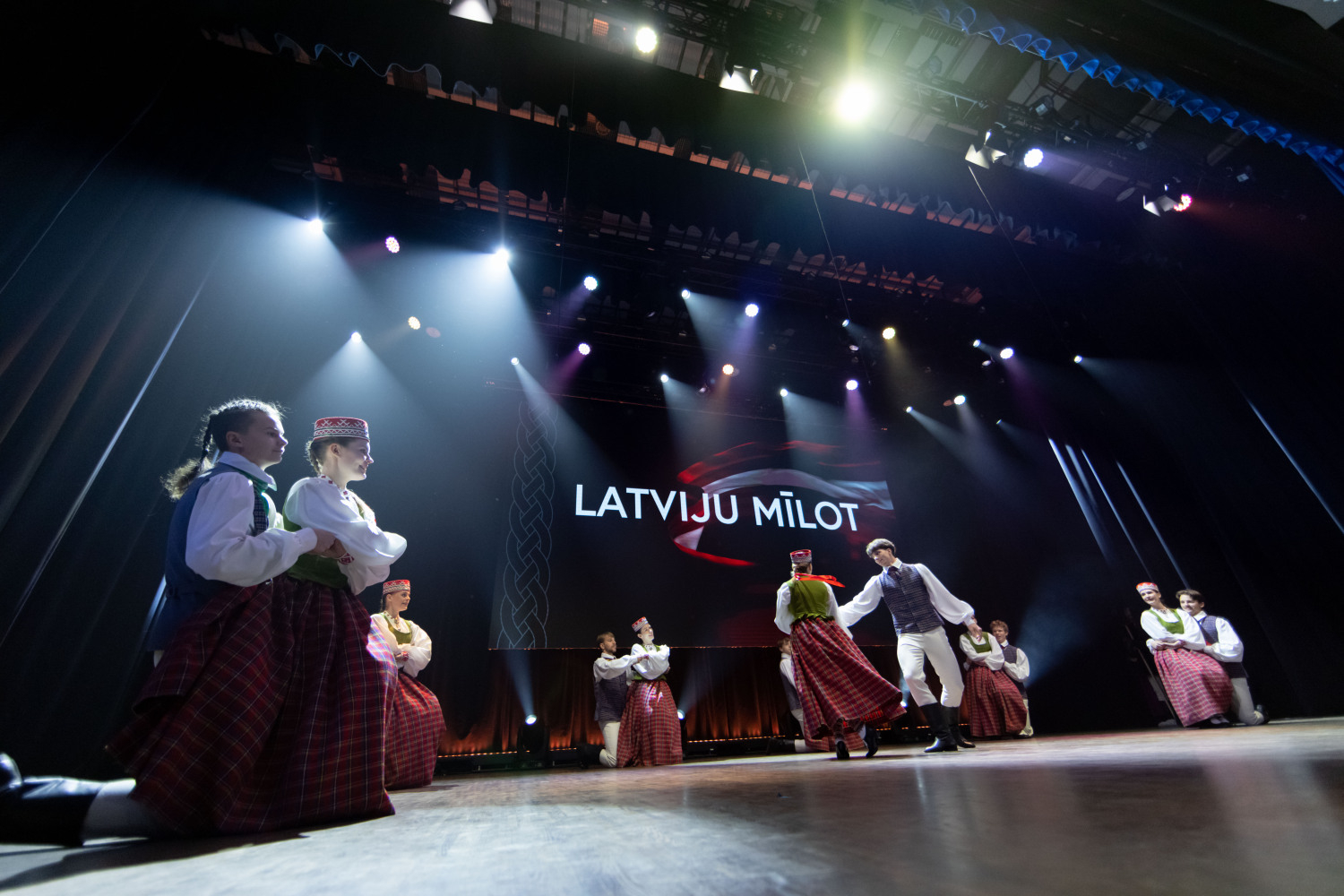 Valsts svētku koncerts “Latviju mīlot” 