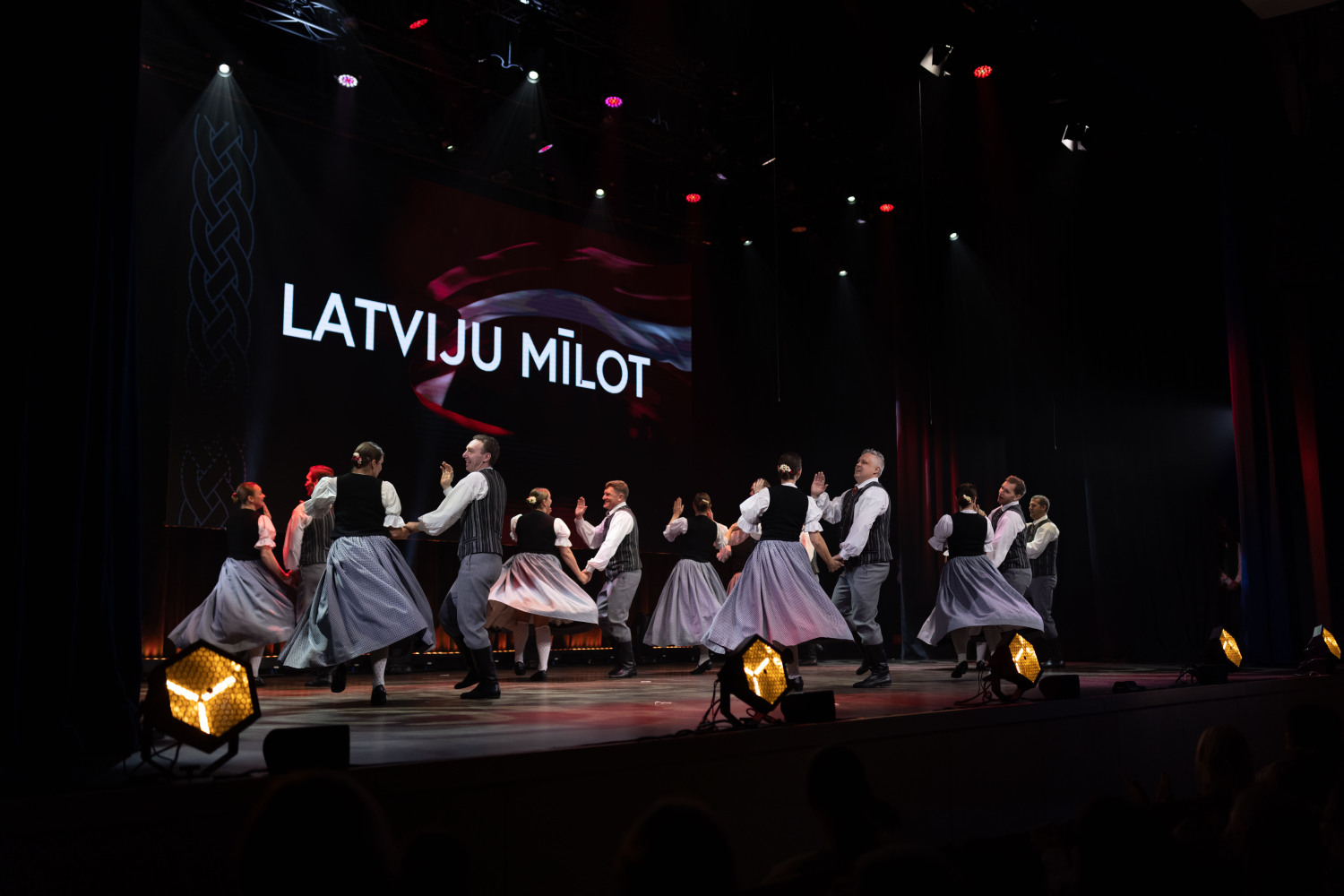 Valsts svētku koncerts “Latviju mīlot” 