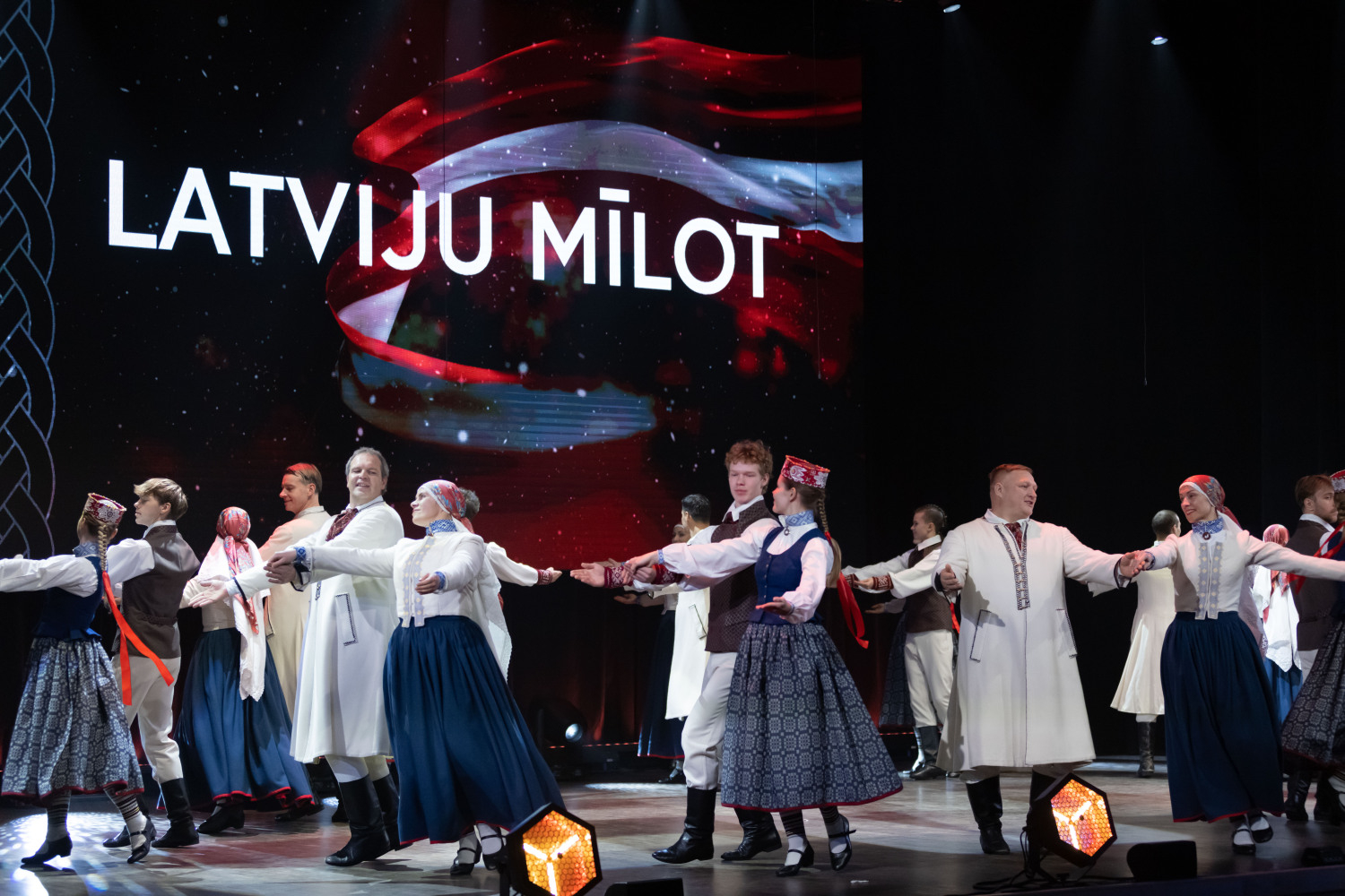 Valsts svētku koncerts “Latviju mīlot” 