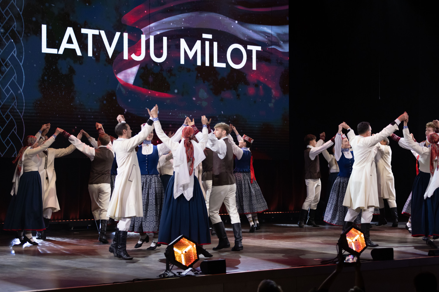 Valsts svētku koncerts “Latviju mīlot” 